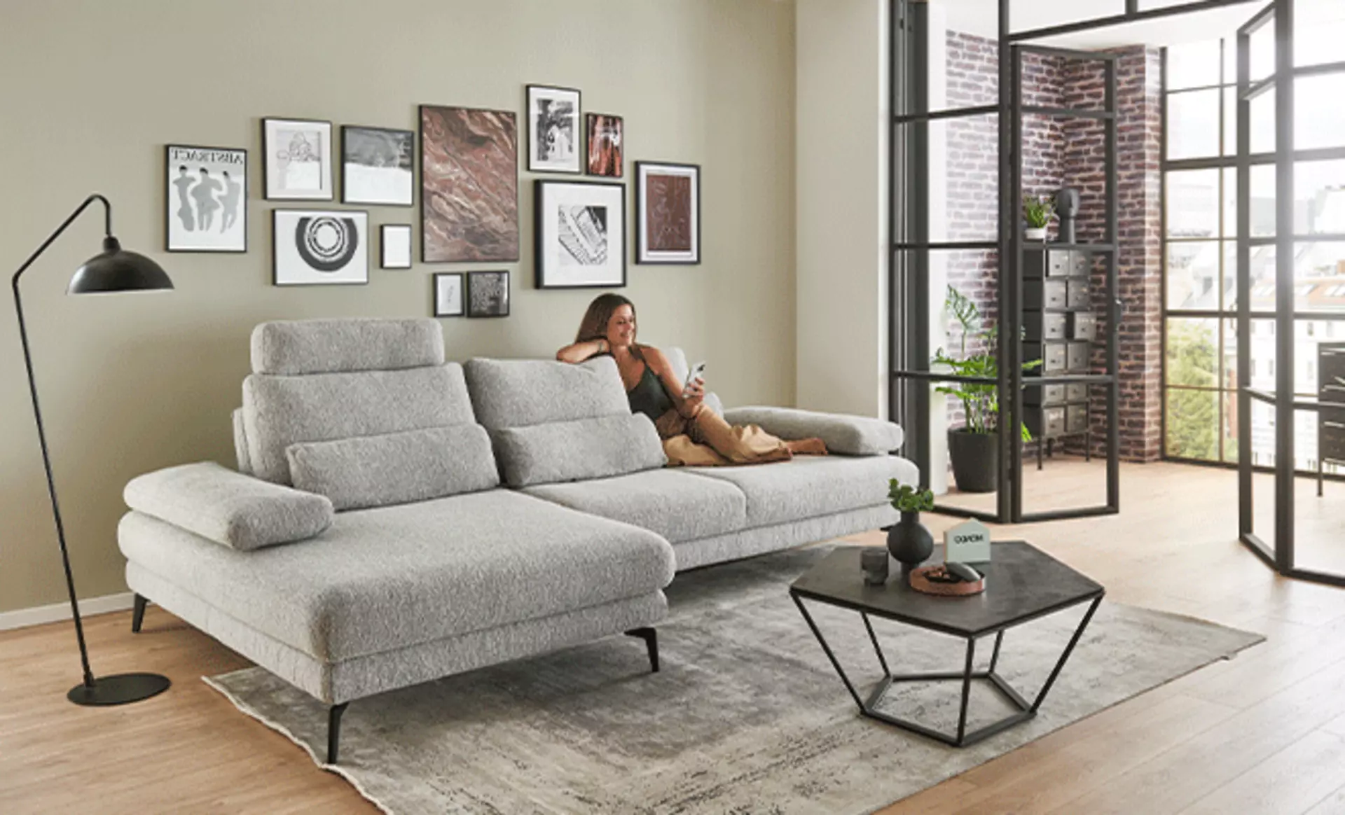 Wohnlandschaft in grau