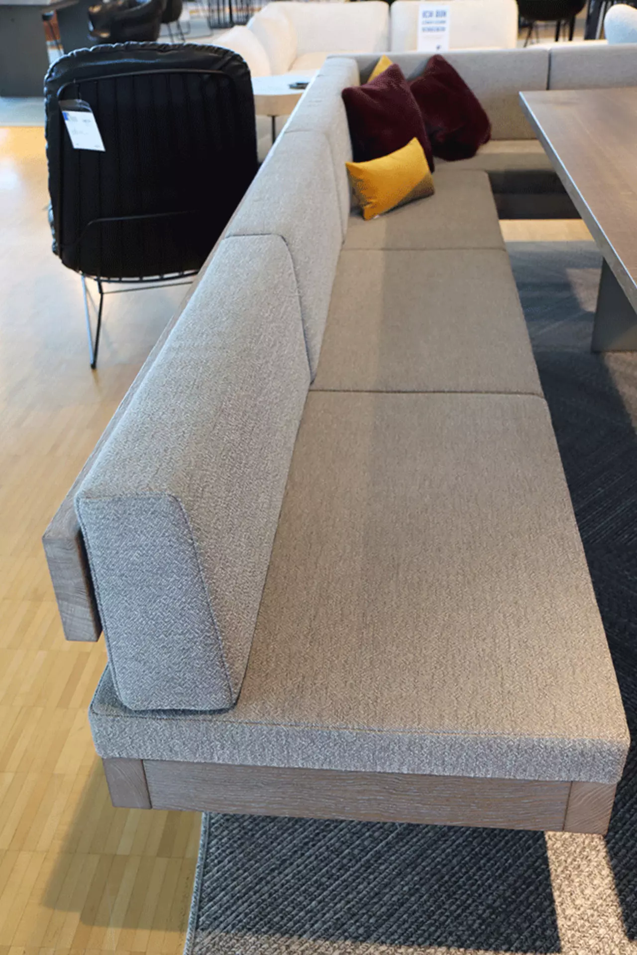 BN01 Eckbank mit Keilkissen für Sitz und Rücken