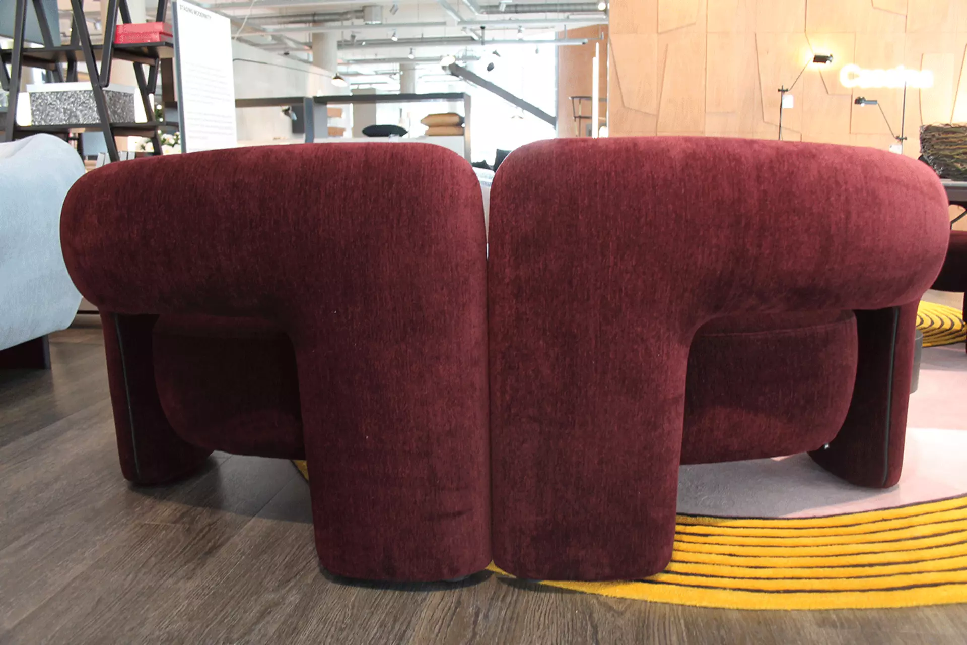 Cassina Sofa Dudet von hinten