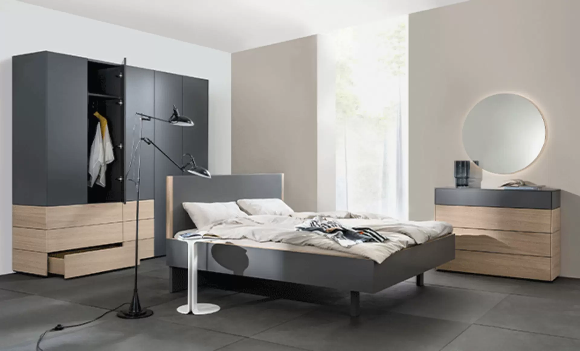 Stilvoll eingerichtetes Schlafzimmer in modernem Design mit integriertem Schminkbereich, rundem Spiegel und passendem Bett- und Schrank-Set