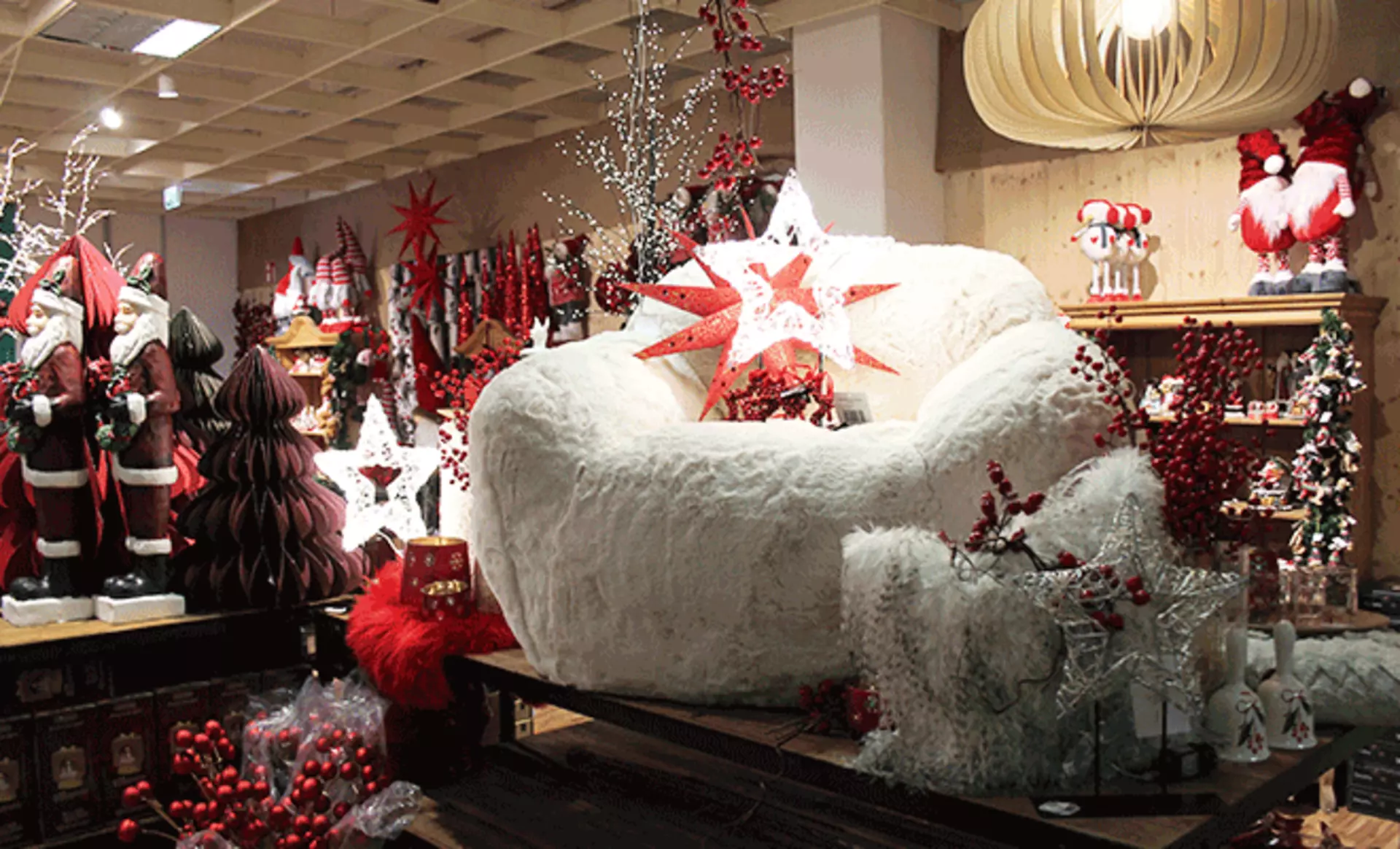 Tradition trifft moderne - Weihnachten in Weiß und Rot