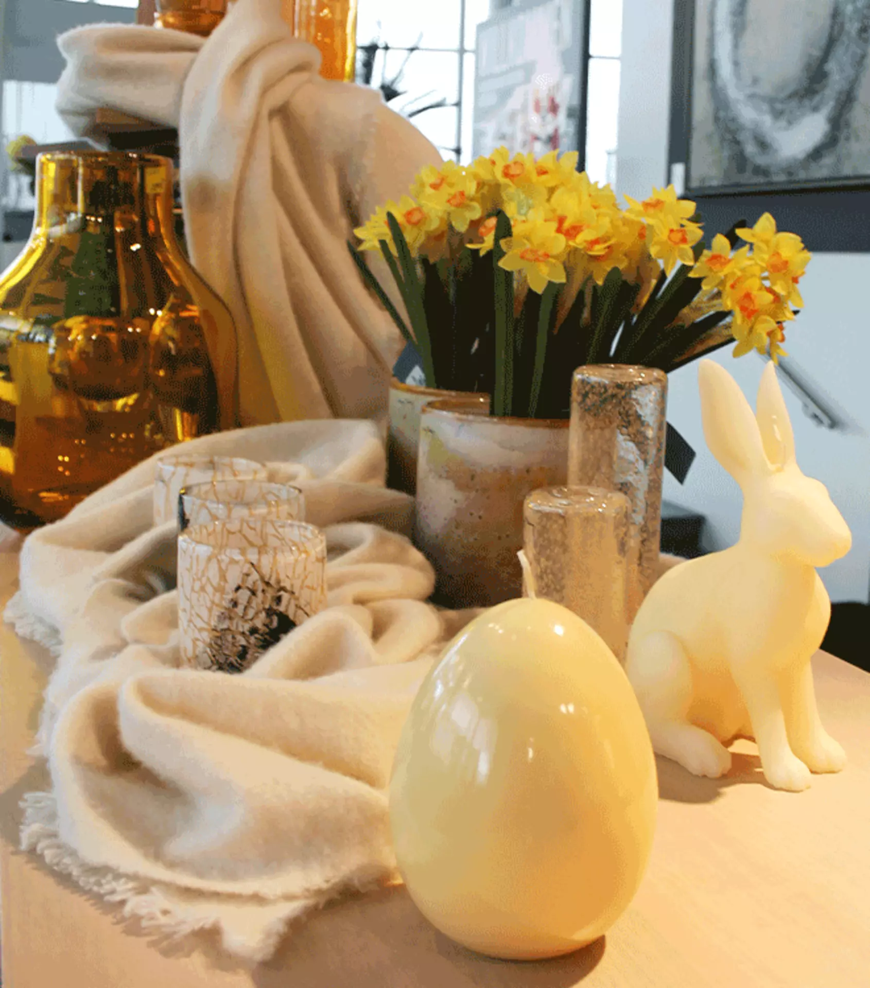 Deko, Vasen und Decken von Creme bis Sonnengelb