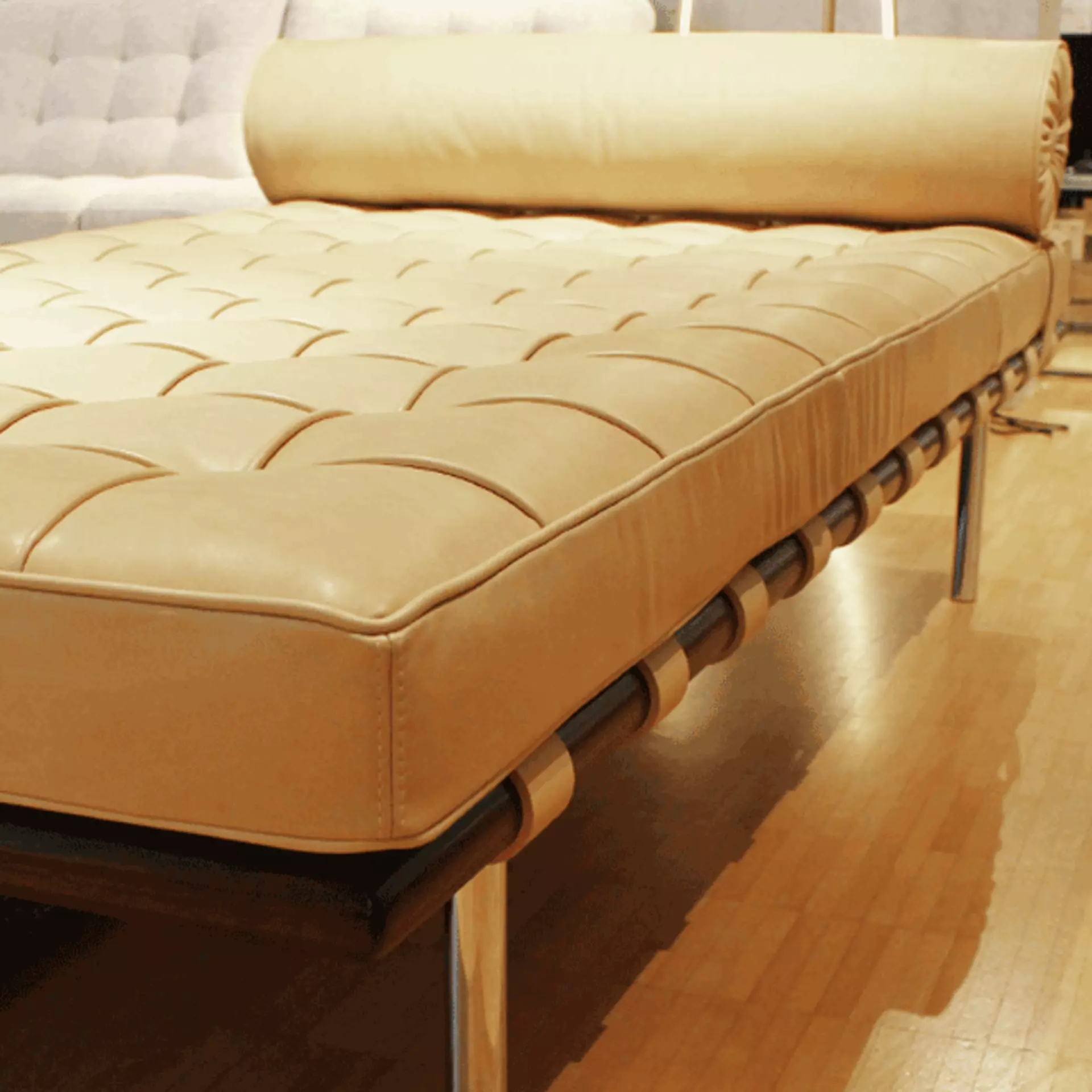Luxuriöse Struktur - das aufwendige Nahtmuster im Leder des Barcelona Day Bed ist ein eleganter Hingucker