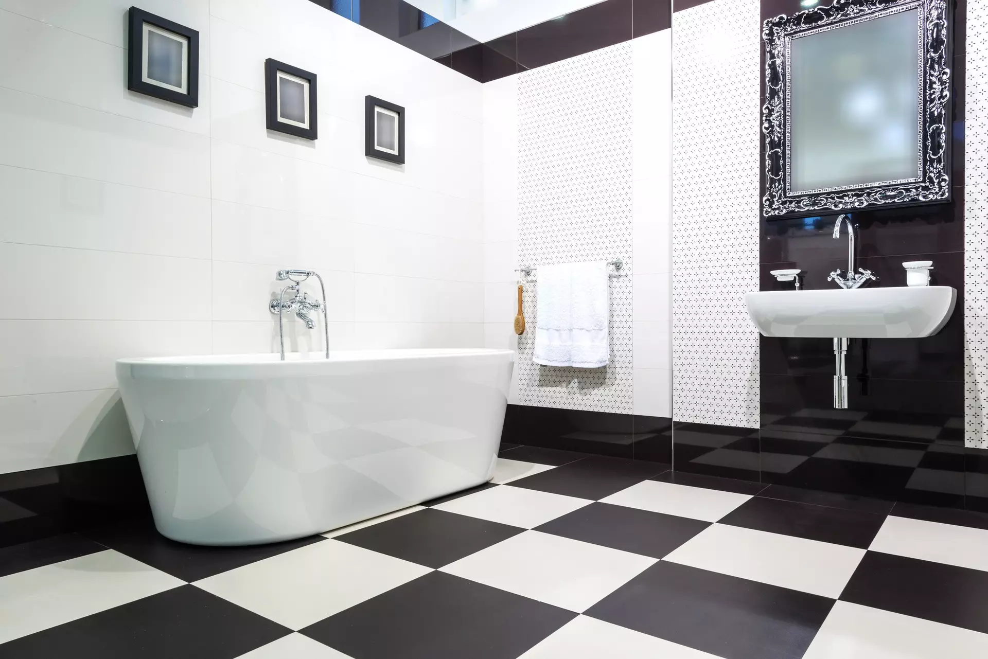 Beispiel für ein Bad in schwarz weiß