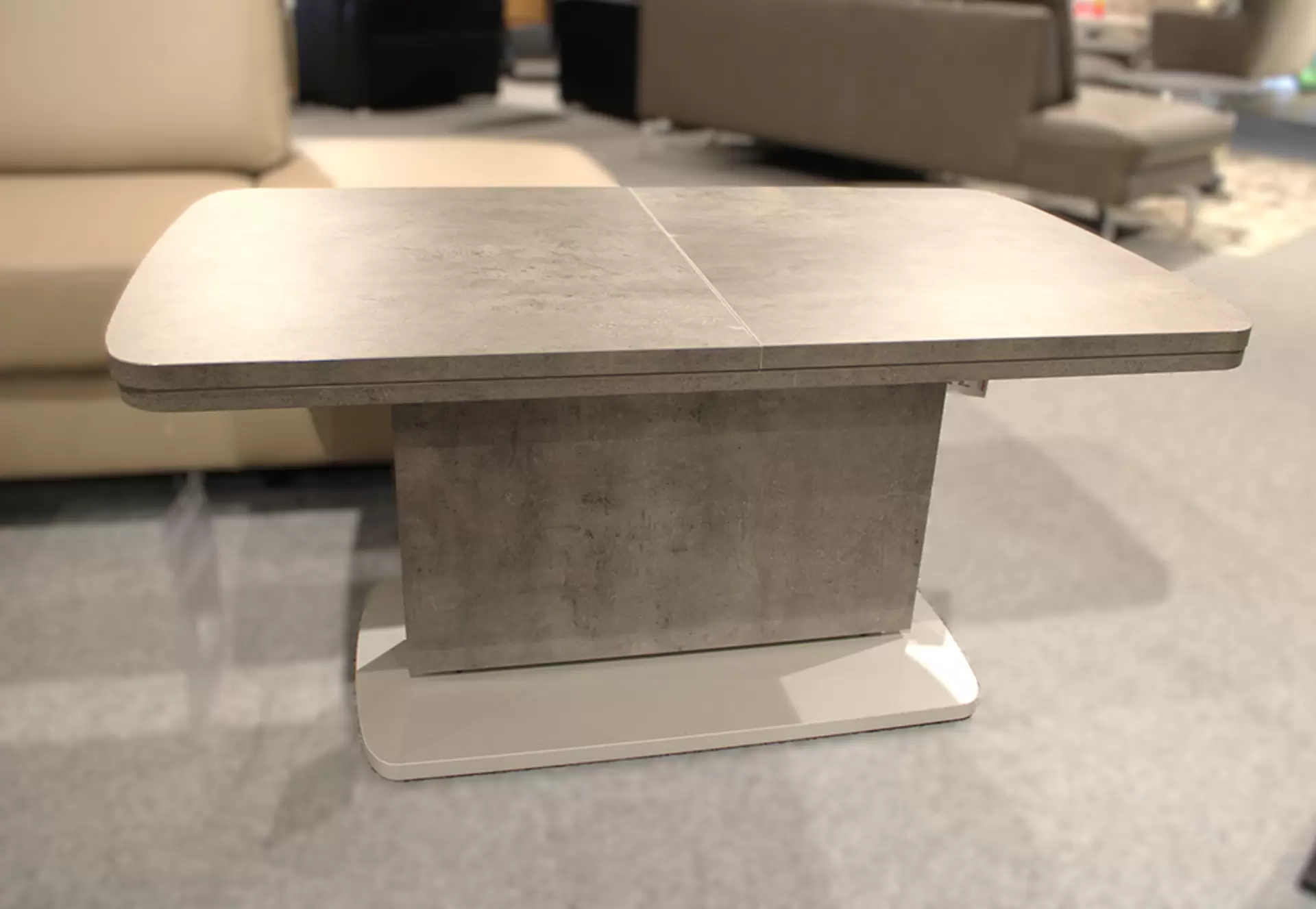 Der Couchtisch JAMAIKA in Betonoptik