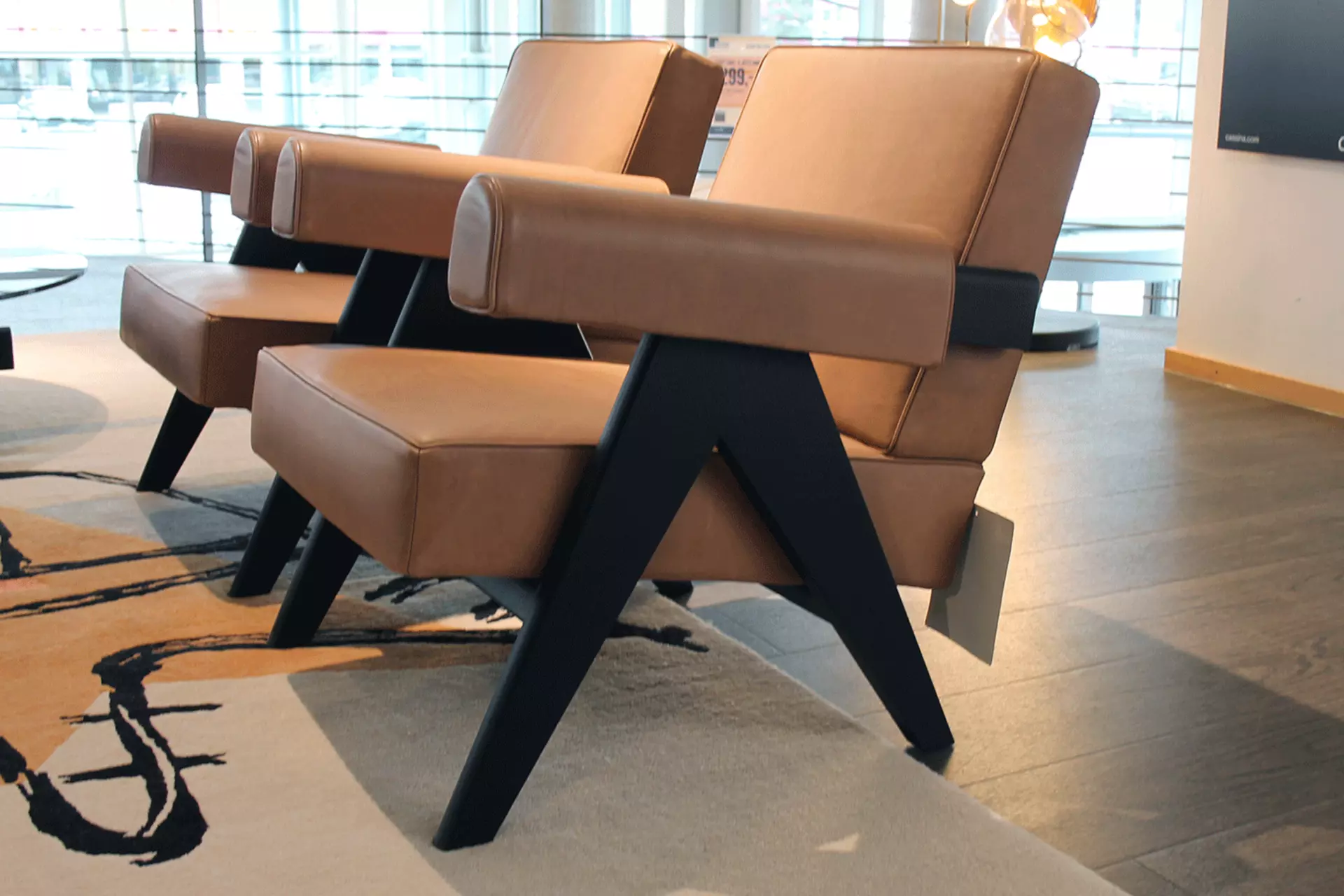 Der Sessel Capitol Complex von Cassina in der Seitenansicht