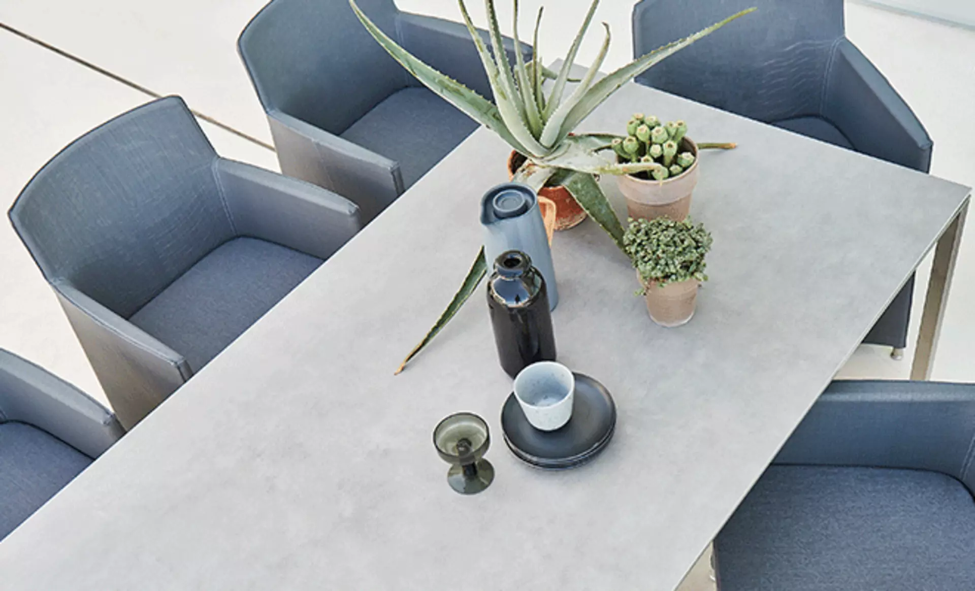 Outdoor-Tischgruppe von Cane-line der Serie PURE Dining