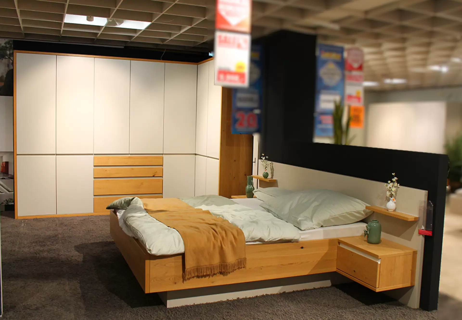 Das Schlafzimmer AXOR S von RMW in Asteiche und seidengrau