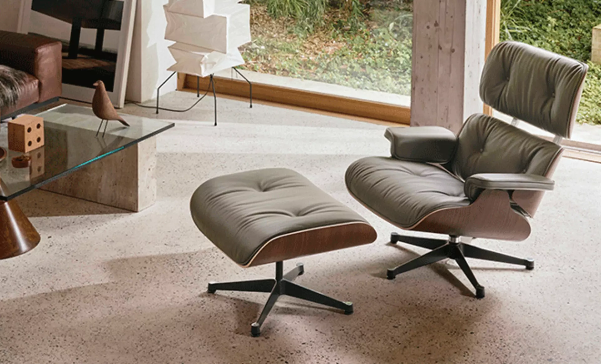 Dear Eames Lounge Chair in erdigem Grün