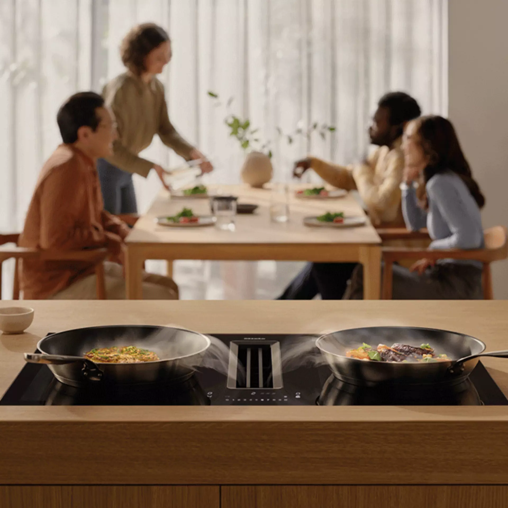 Hochmodernes Mielekochfeld mit leisem Dunstabzug