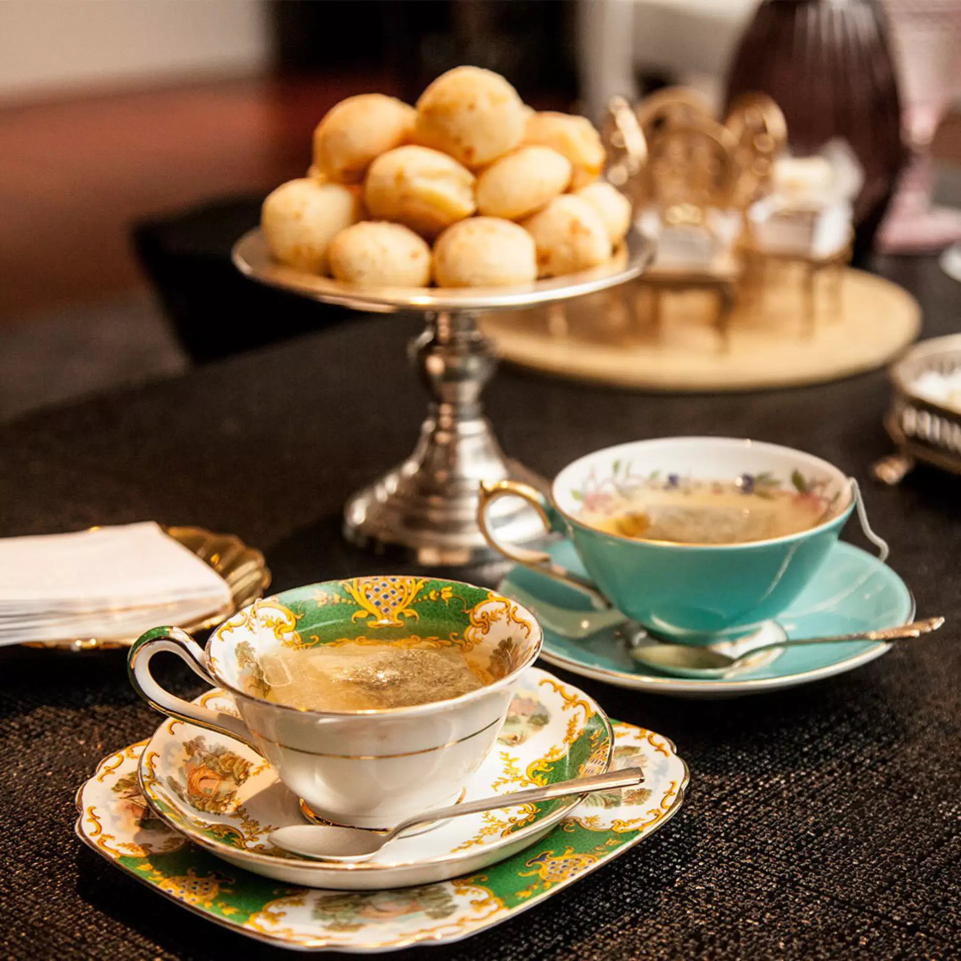 Teatime, Tee stilvoll servieren - so geht's! Bei Möbel Inhofer