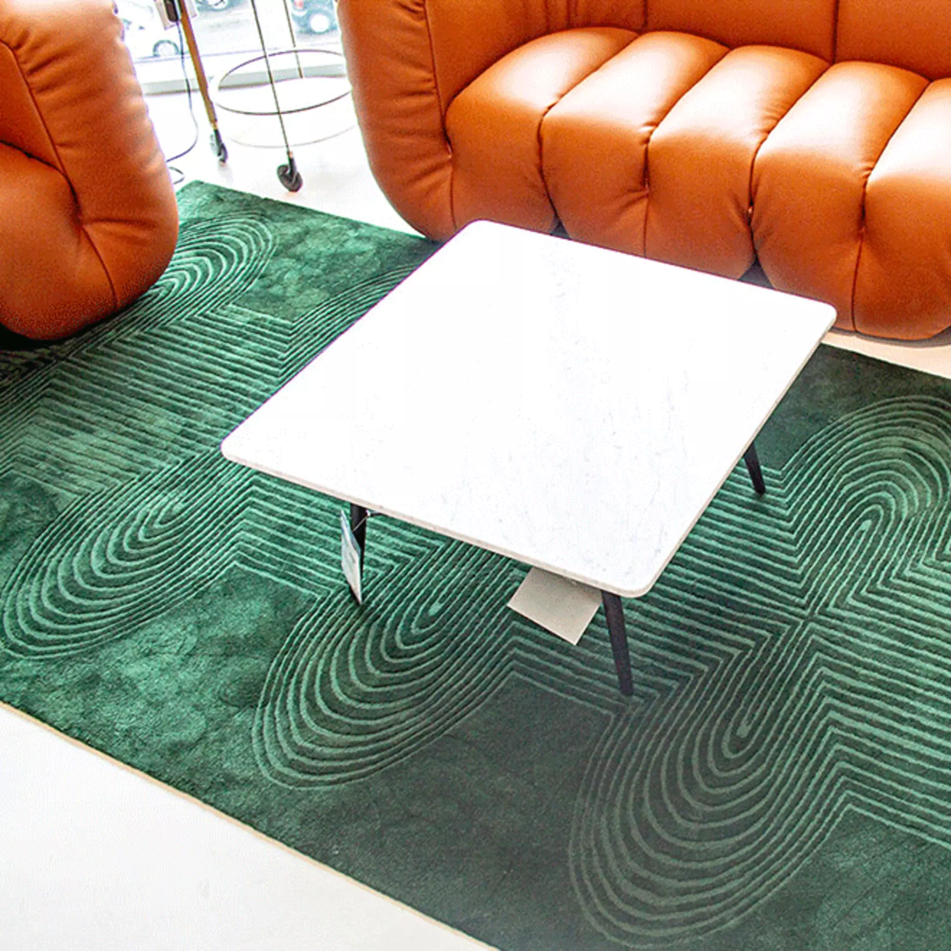 Nachhaltige Teppiche aus der BENU Sea Kollektion von Christian Fischbacher in der Ausstellung von interni by inhofer