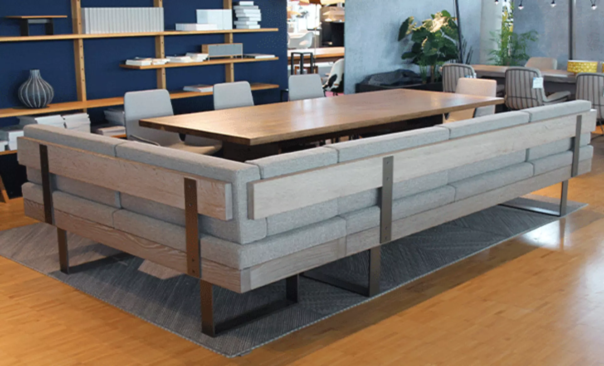 Große Eckbank BN01 von Janua im 4. OG von interni by inhofer