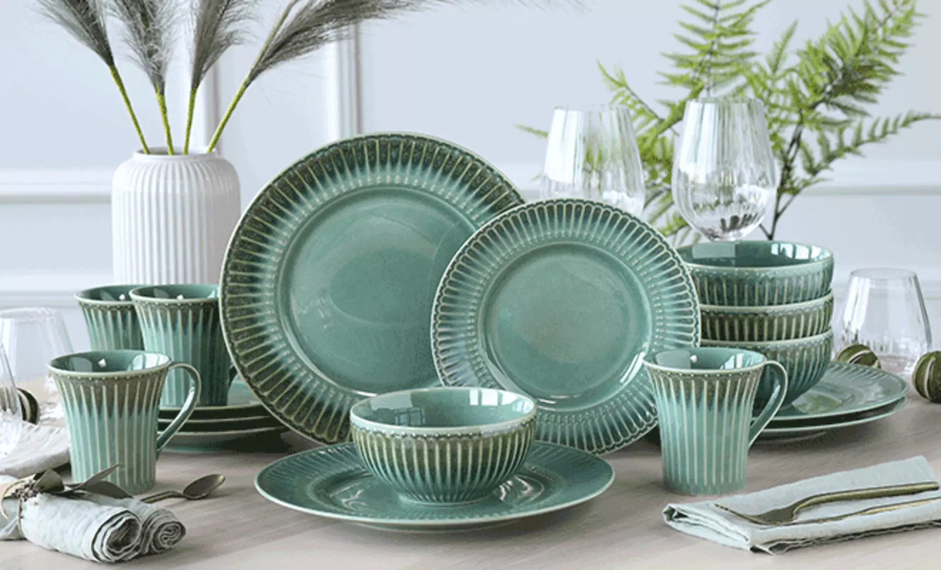 grünes Porzellan Set von Creatable