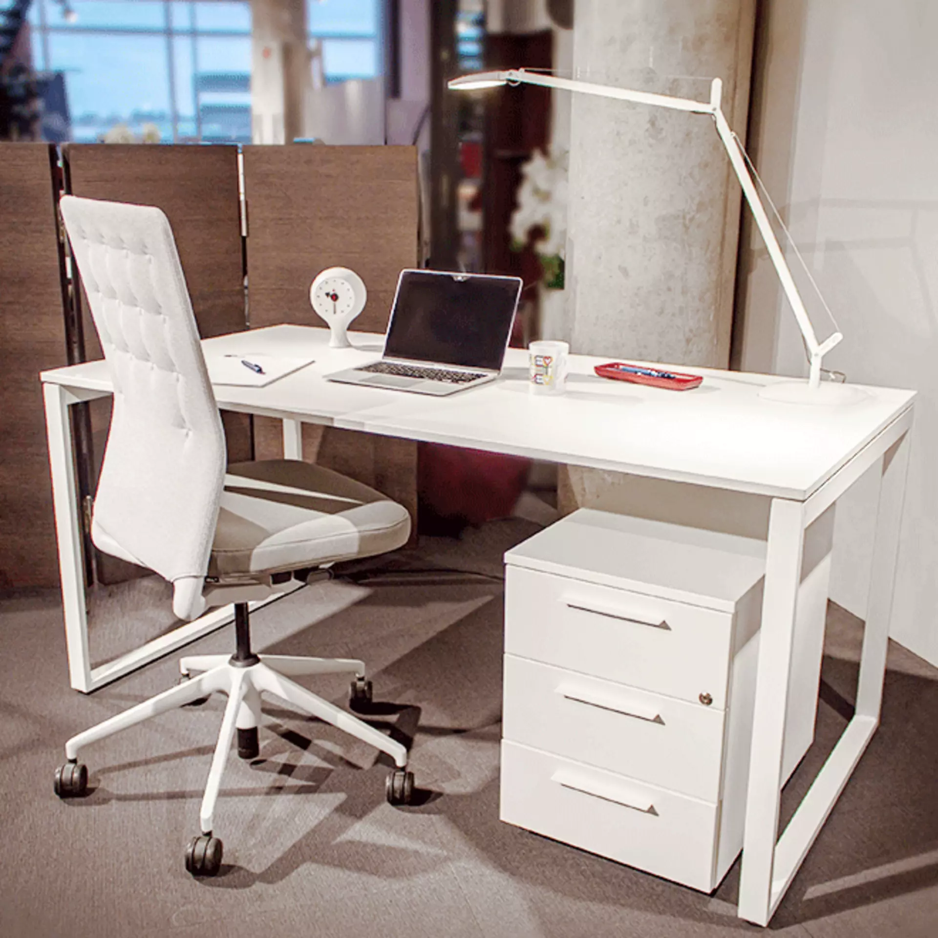 Jetzt Schreibtisch und Bürostuhl mit Designanspruch für Home Office und Arbeitszimmer oder professionelle Lösungen für Ihr Unternehmen  entdecken