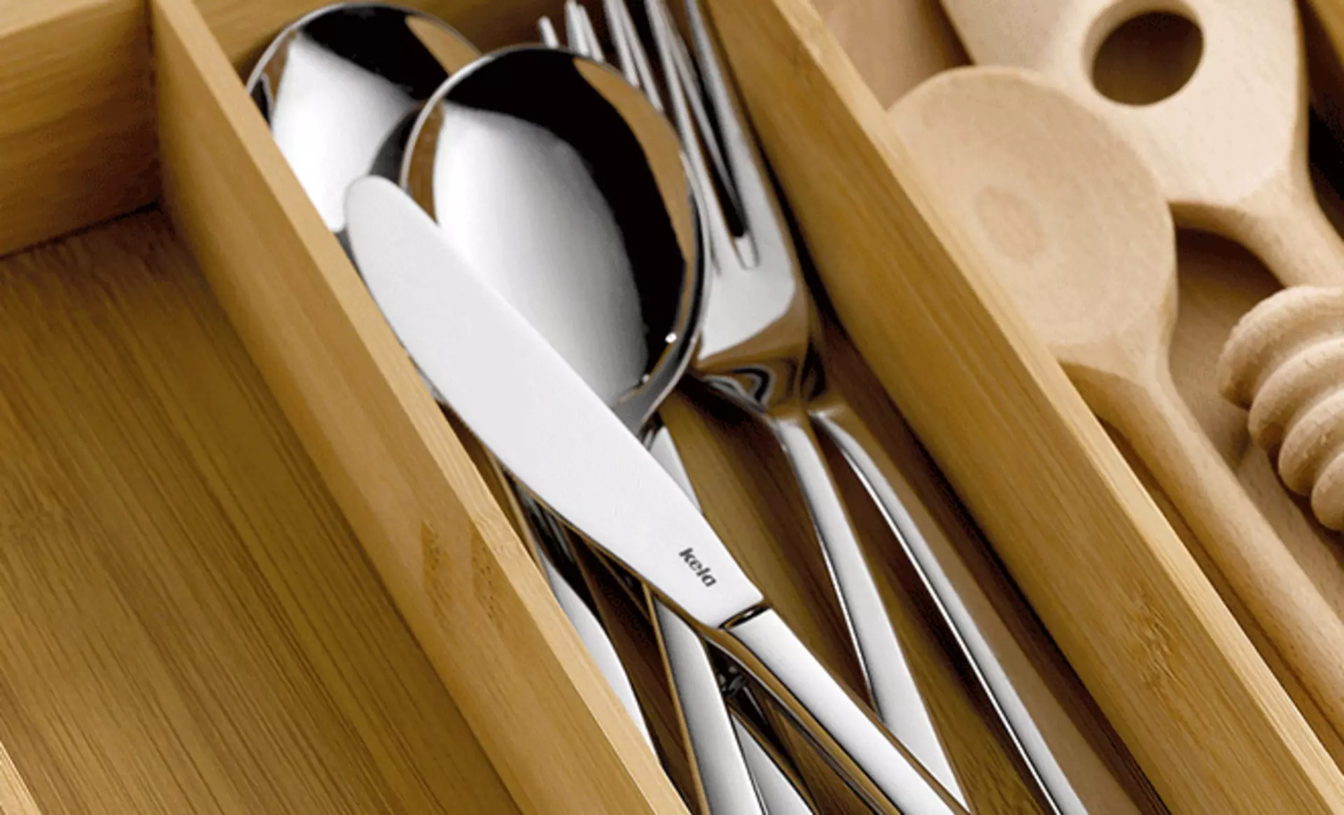 besteck der marke kela in einer schublade