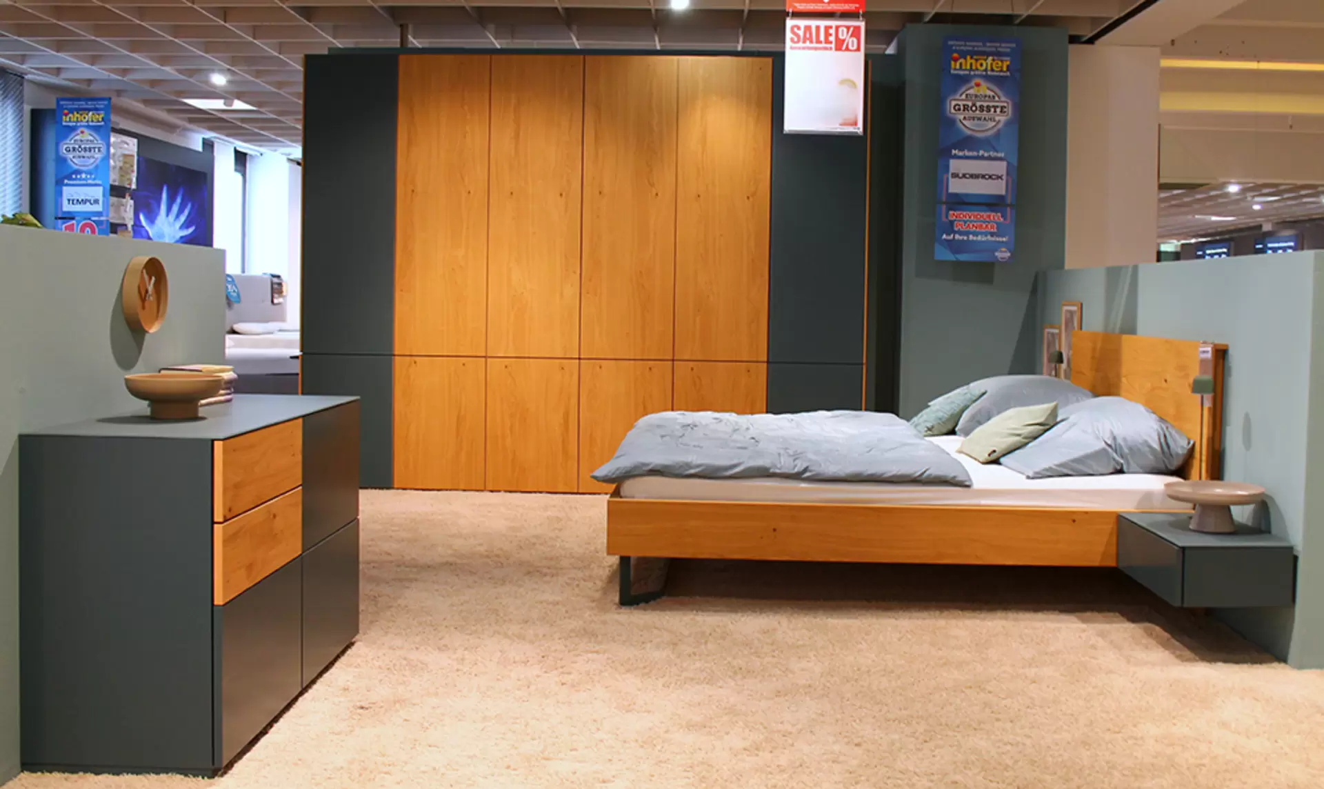 Das Schlafzimmer MIRIA PLUS von Sudbrock mit Eiche und Anthrazit lack