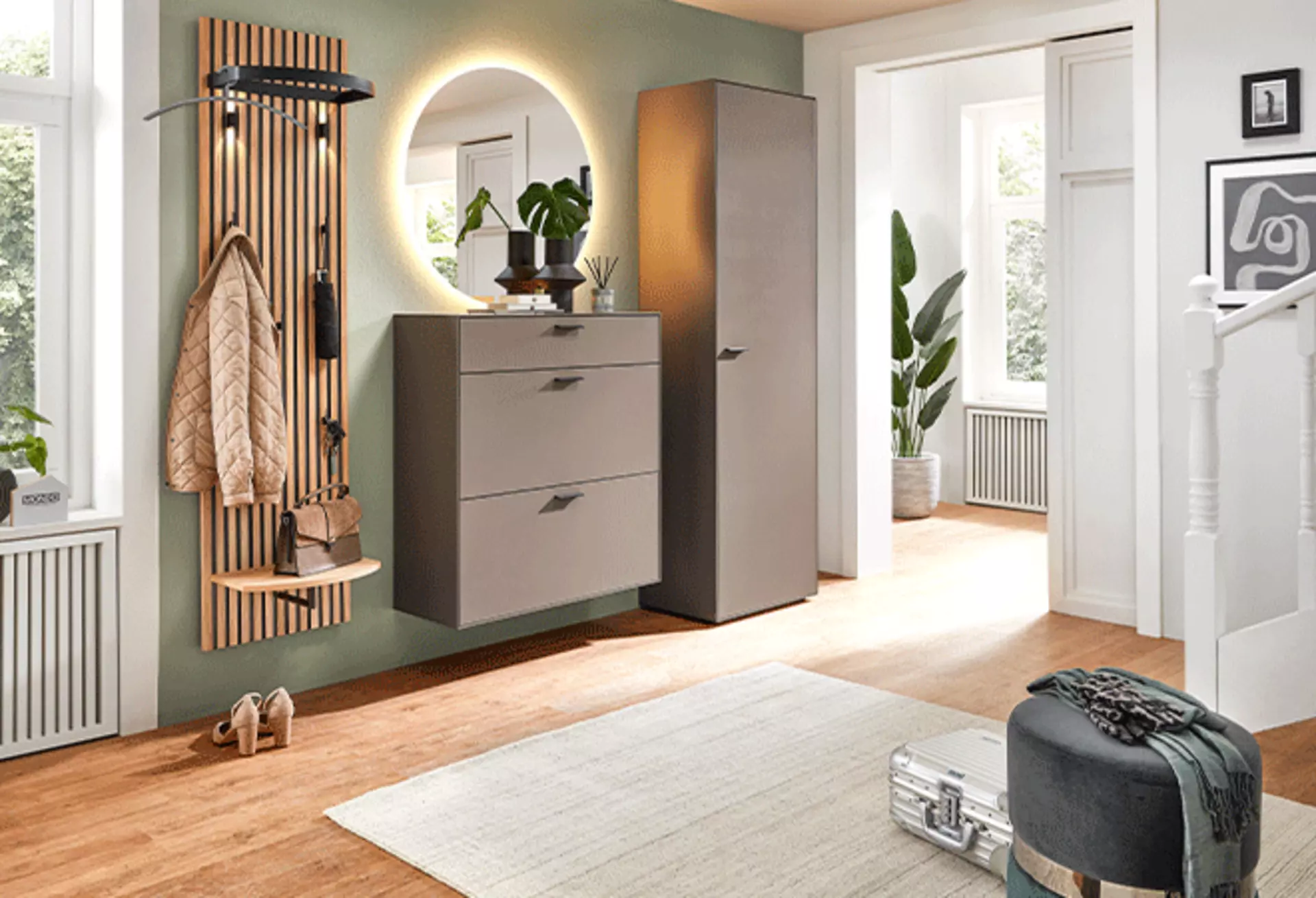 Eingangsbereich mit verschiedenen Lichtquellen