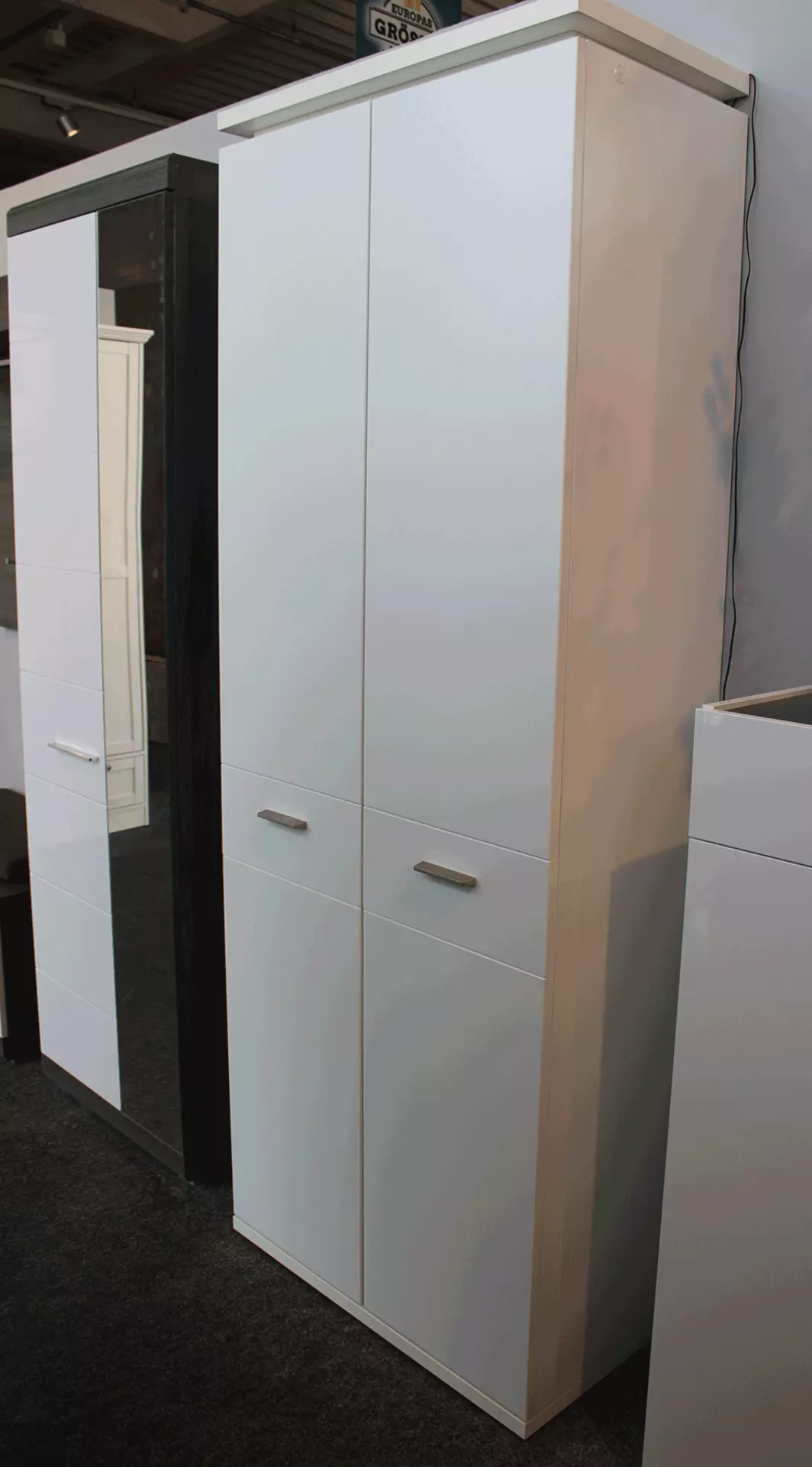 Garderobenschrank in Weiß von Vito