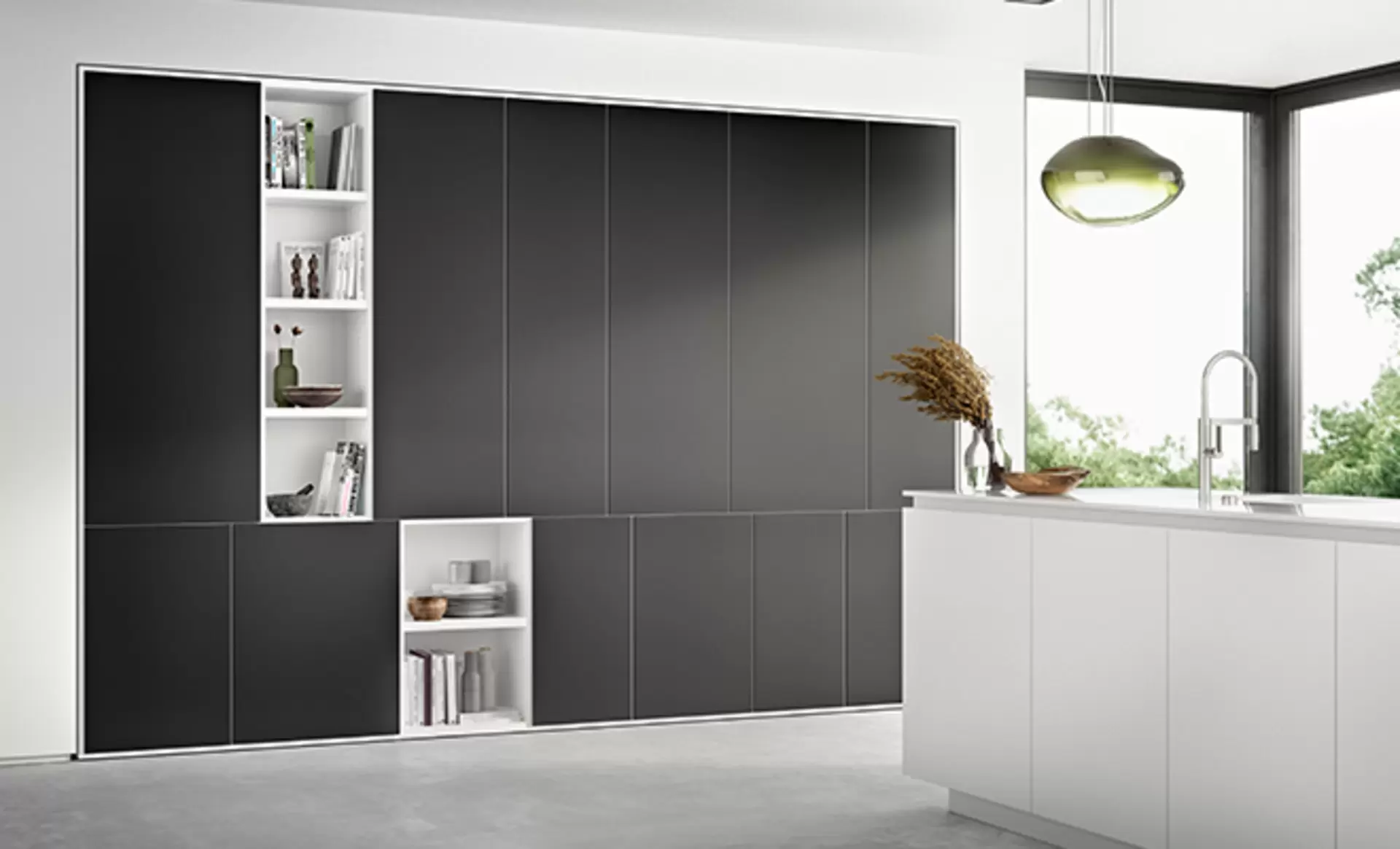 Ein Kettnaker System-Einbauschrank der Serie Vita mit matt-scharzer Lackoberfläche und zwei offenen Elementen ohne Türen