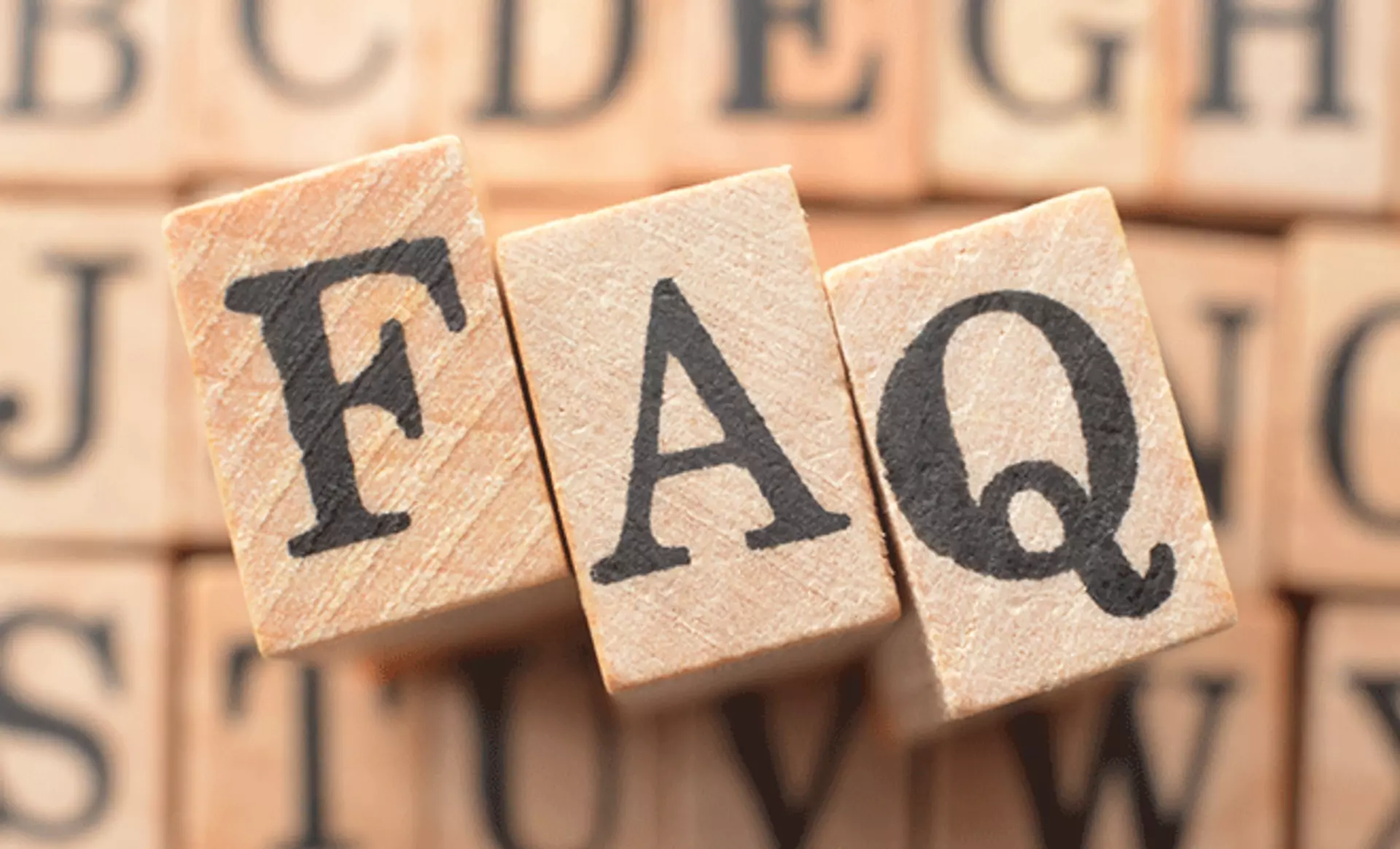 Blöcke mit den Buchstaben FAQ