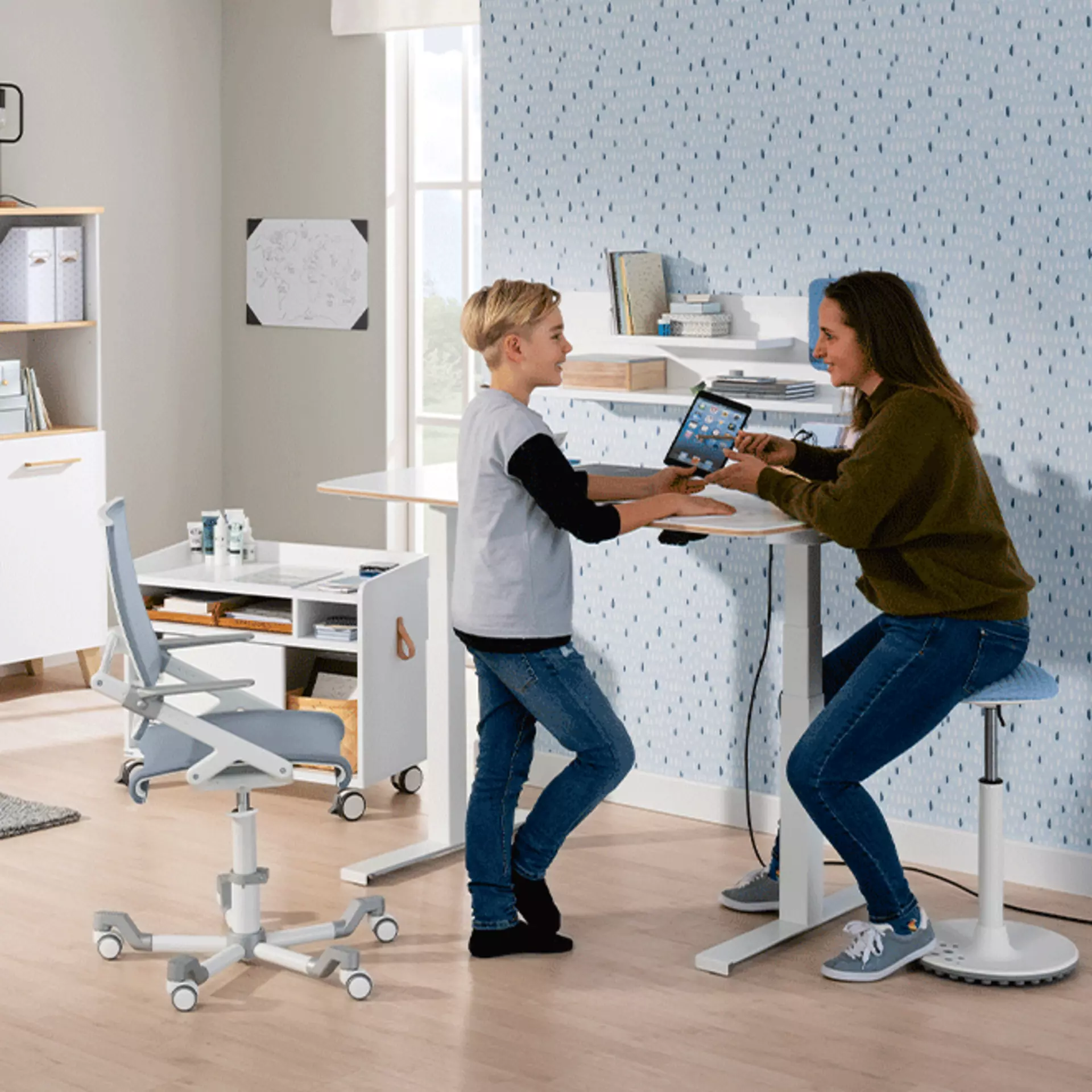 Höhenverstellbare Schreibtische von Paidi, die mitwachsen