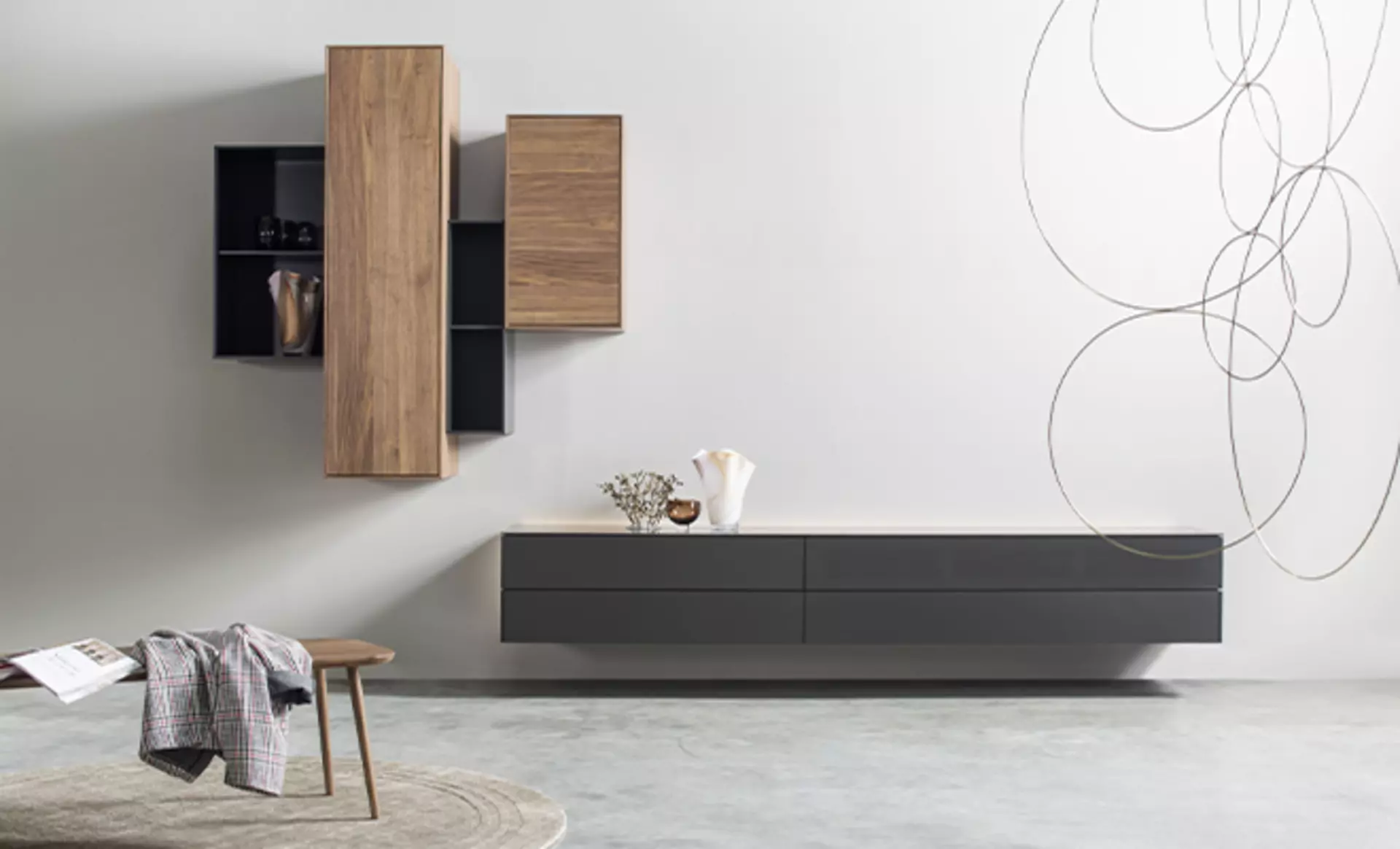 Sudbrock Wohnwand in anthrazit mit Holzakzenten