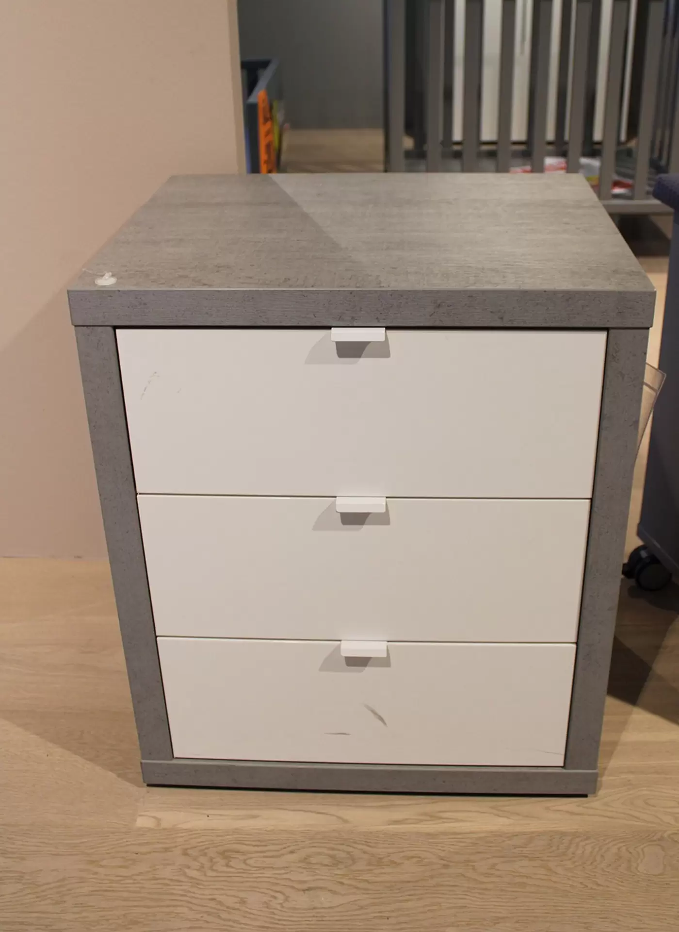 Rollcontainer in Betonoptik von Composad
