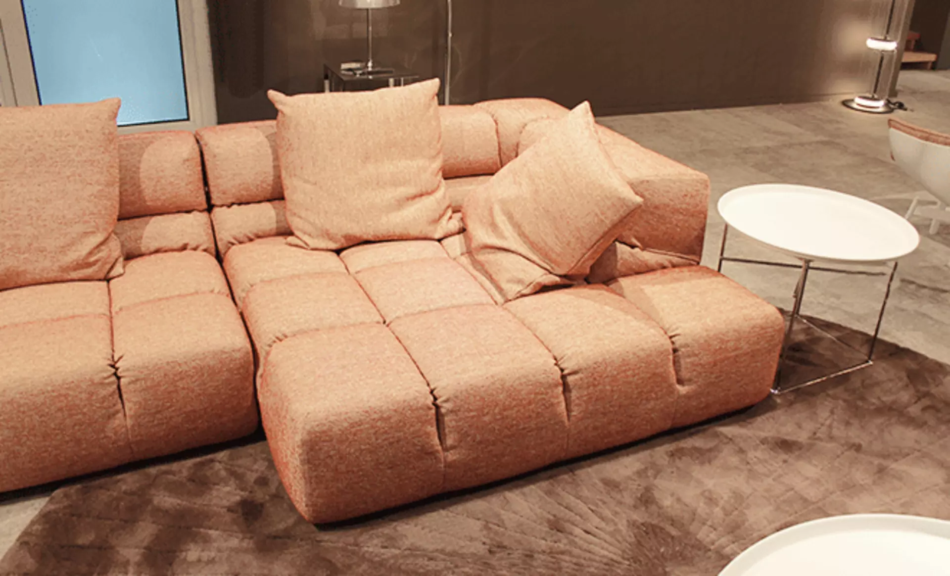 Modularer Sitzkomfort - das Sofaprogramm Tufty von B&B Italia