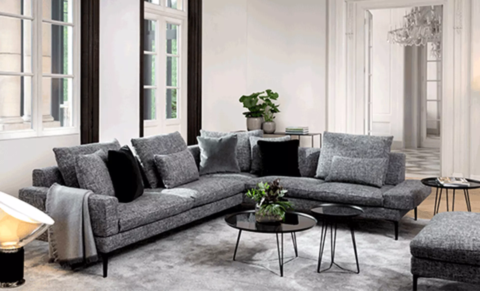 Graues Ecksofa mit schwarzen und grauen Kissen - Modernes Wohnzimmer | Möbel Inhofer