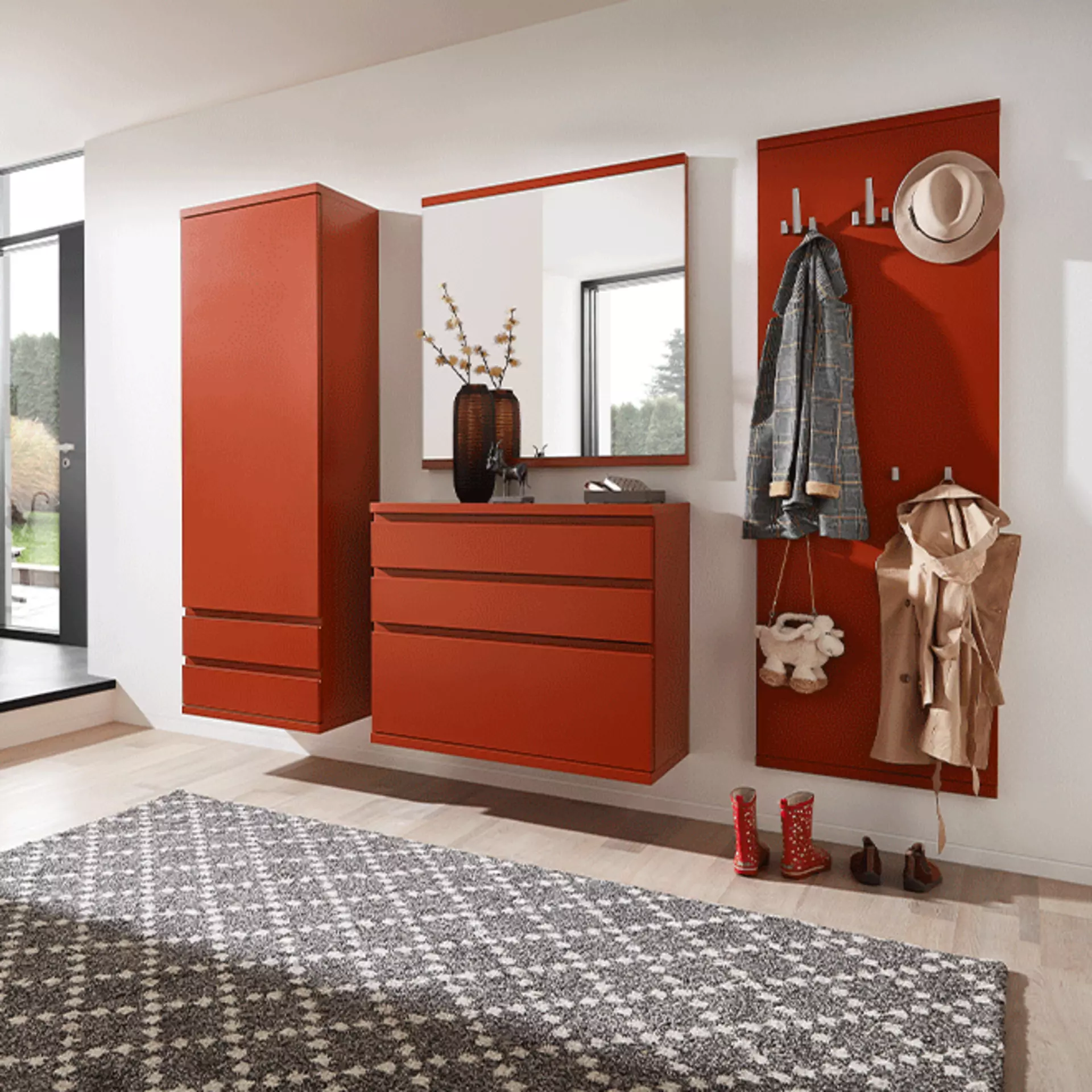 Große Garderobenkombination in erdigem Rot