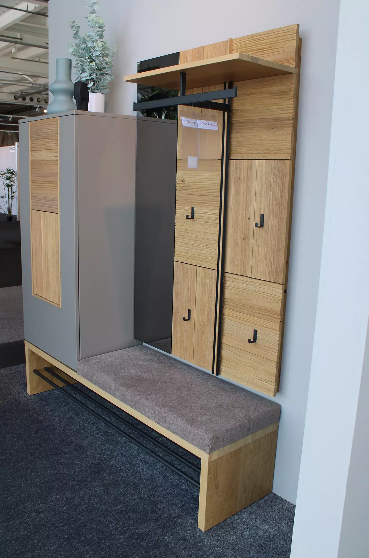 Garderobe V-LACERA