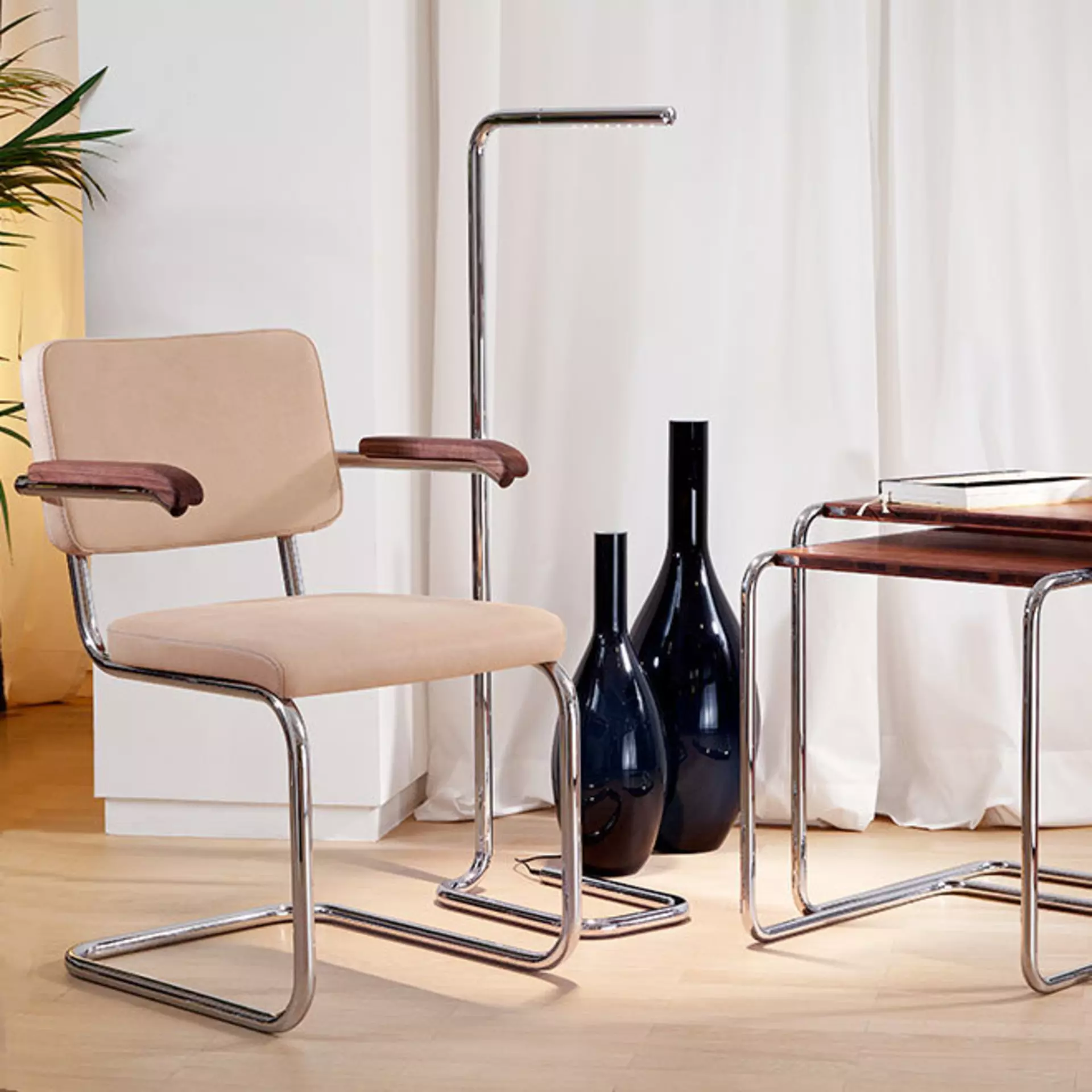 Die Designer Freischwinger S 32 und S 64 von Thonet bei interni by inhofer