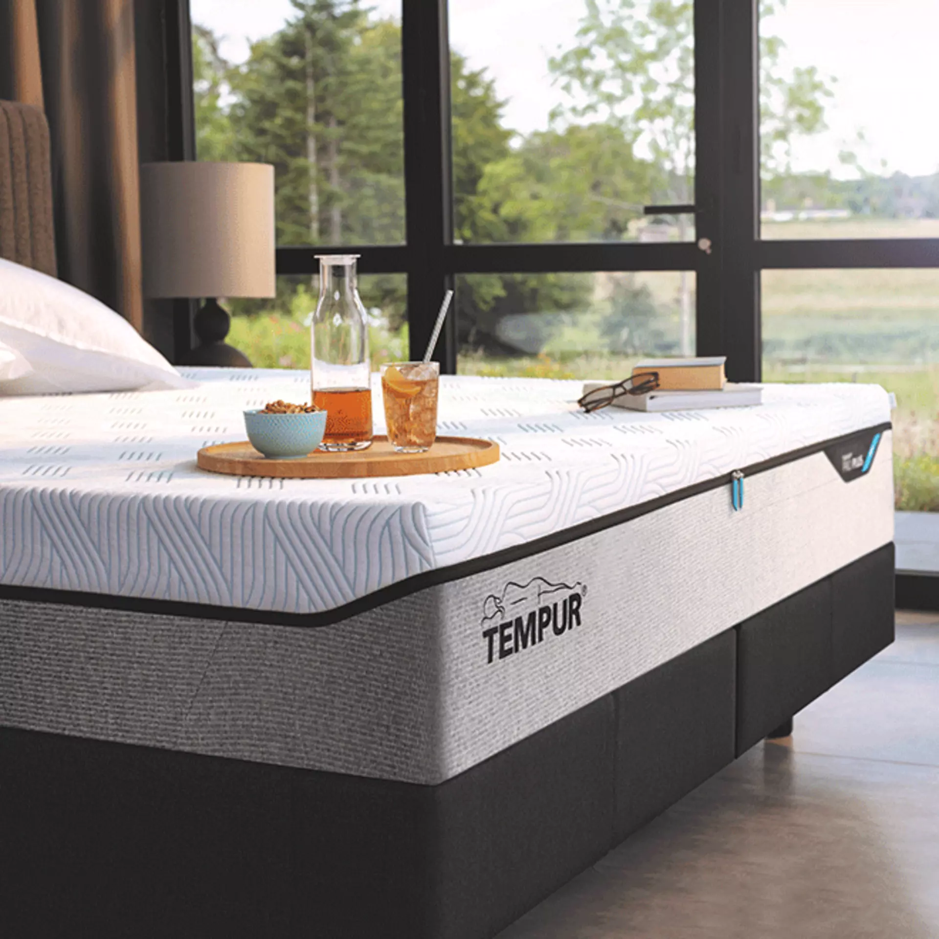 Frühstück auf einem Bett von Tempur