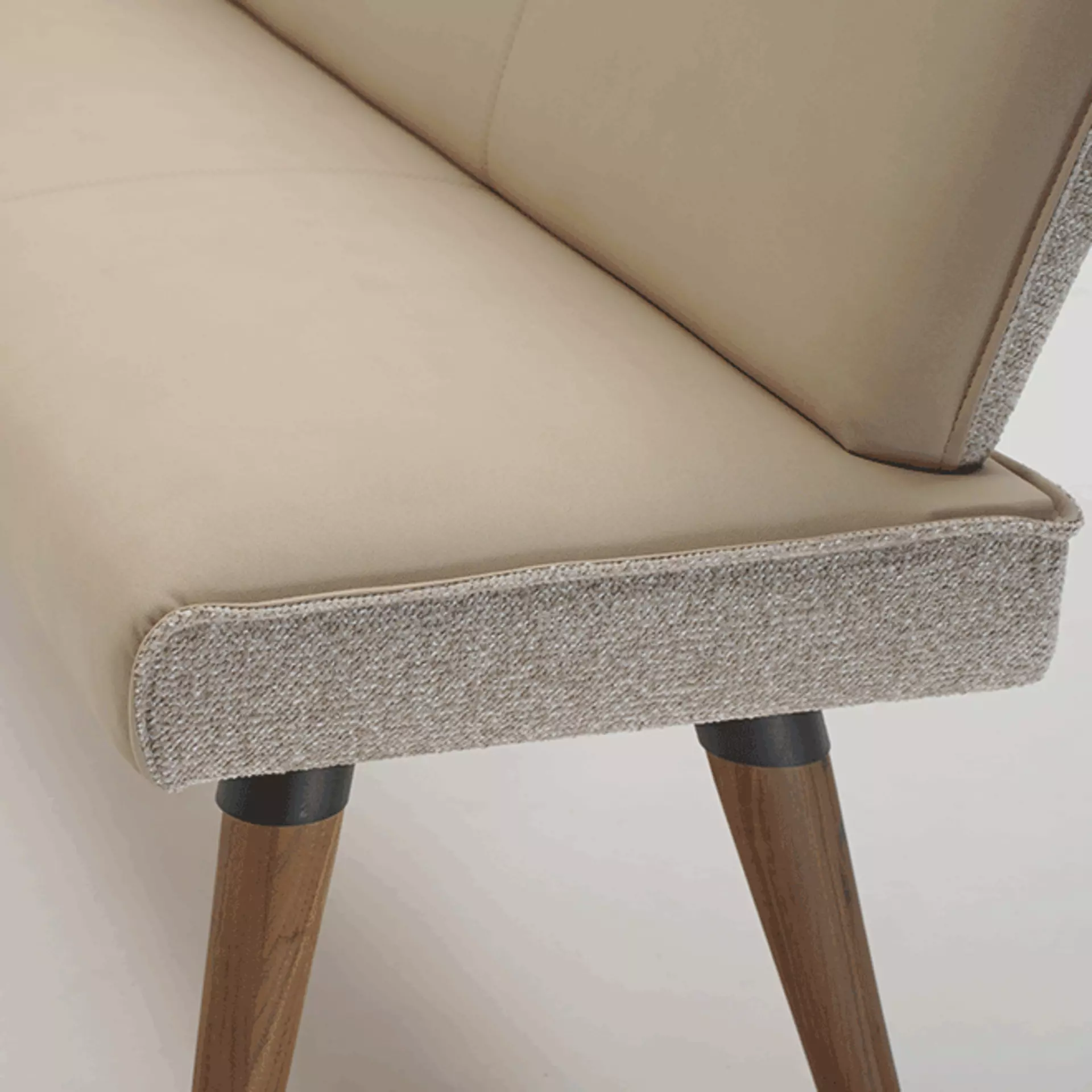Sitzbank von Dudinger mit Stoff und Leder Mix in der Farbe Creme