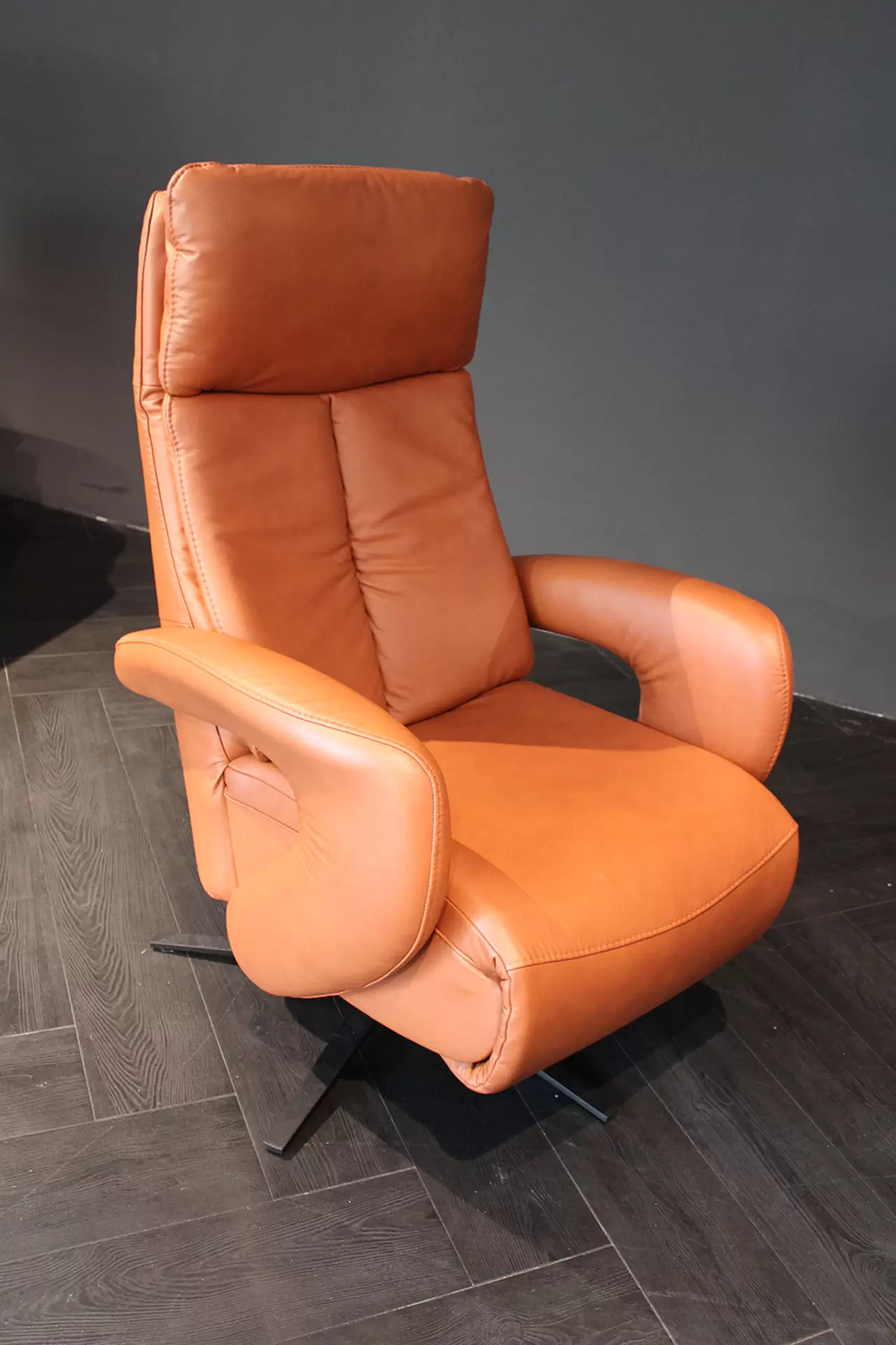 Der Relaxsessel HU-ER18003 von Hukla in braun