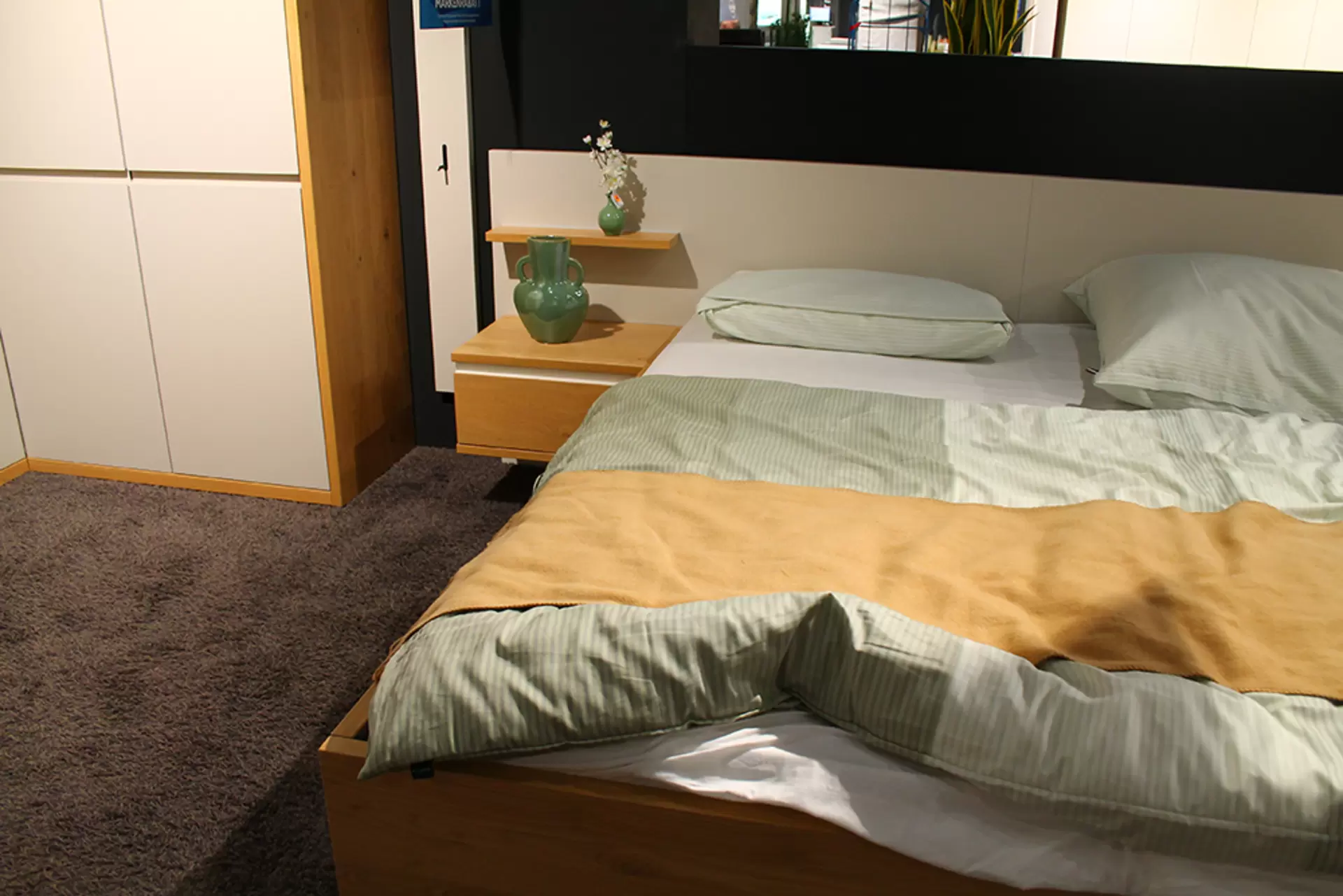Das Schlafzimmer AXOR S von RMW in Asteiche und seidengrau