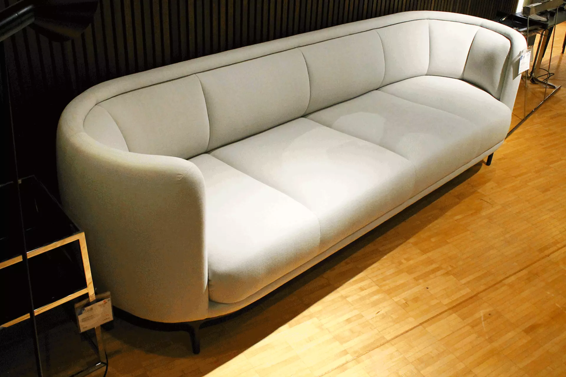 Das Vuelta Sofa von der Seite