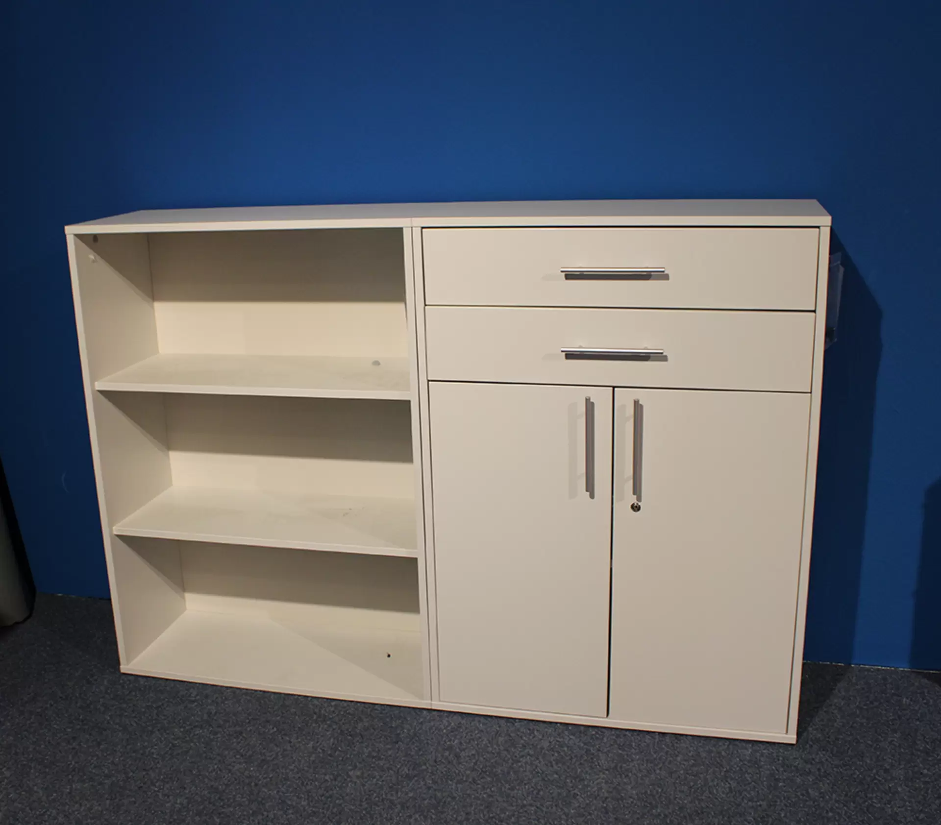 Der Schrank PRONTO G0 von Bega Consult in Lichtgrau