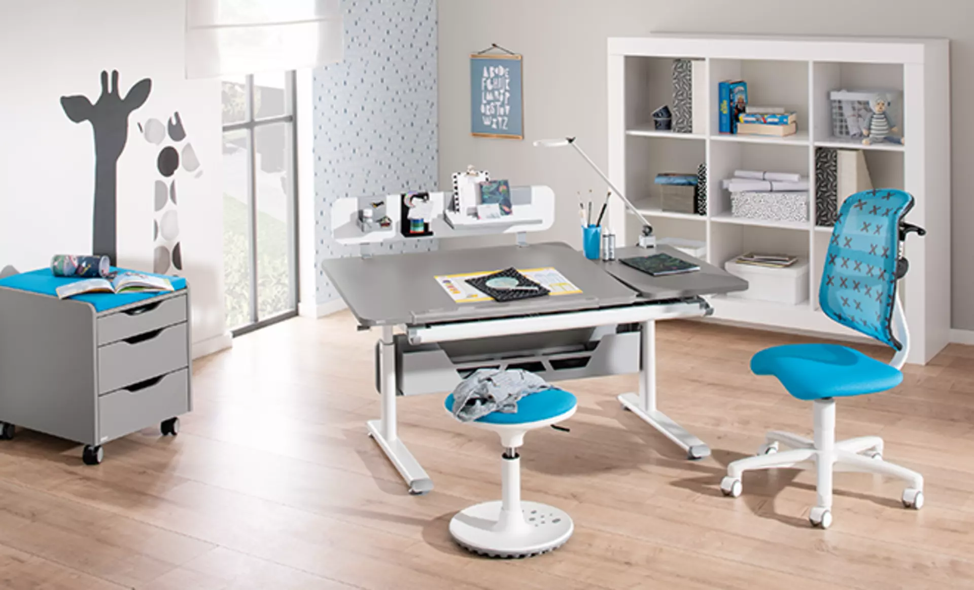 Ergonomischer Kinderschreibtisch mit Hocker und Rollcontainer