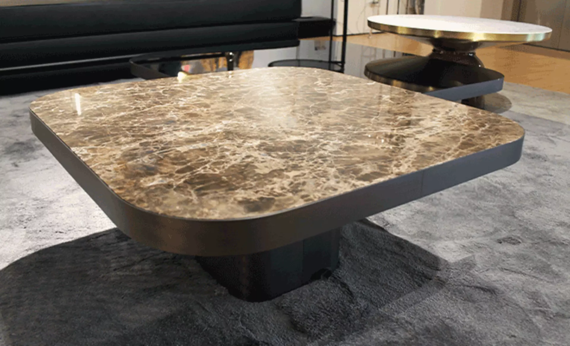 Elegante Beistelltische und Coffe-Table e von Classicon bei Interni