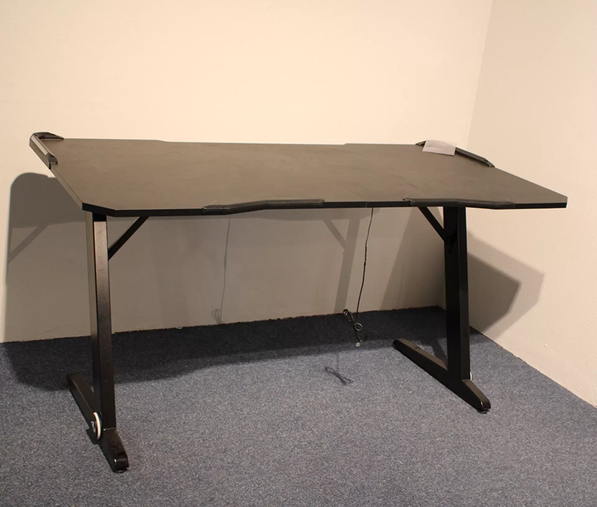 Der Gaming-Schreibtisch GAME-ROCKER von Duo Collection