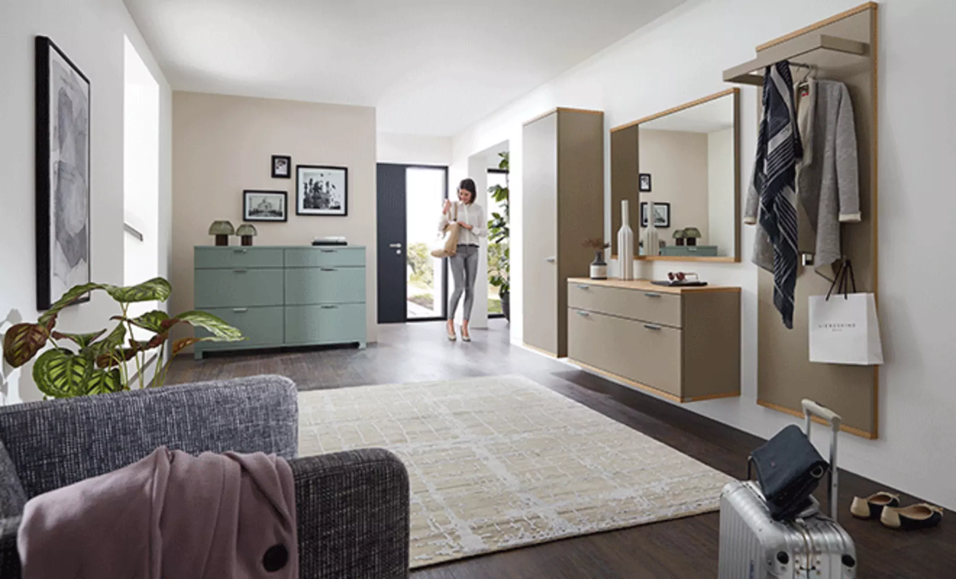 Großzügiger Eingangsbereich ordentlich strukturiert