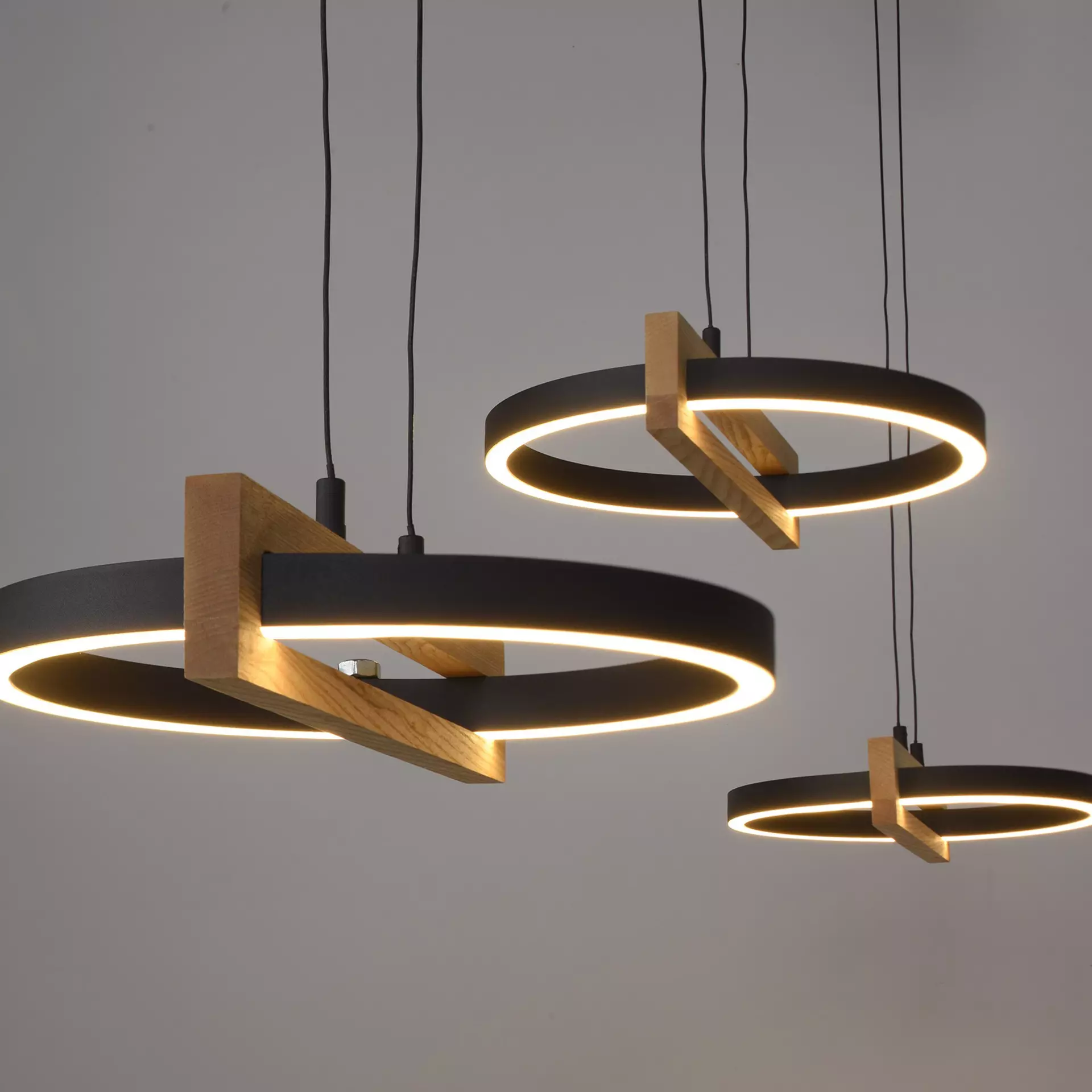 Hängeleuchte MONDO FAMERA MONDO Metall 28 x 200 x 135 cm