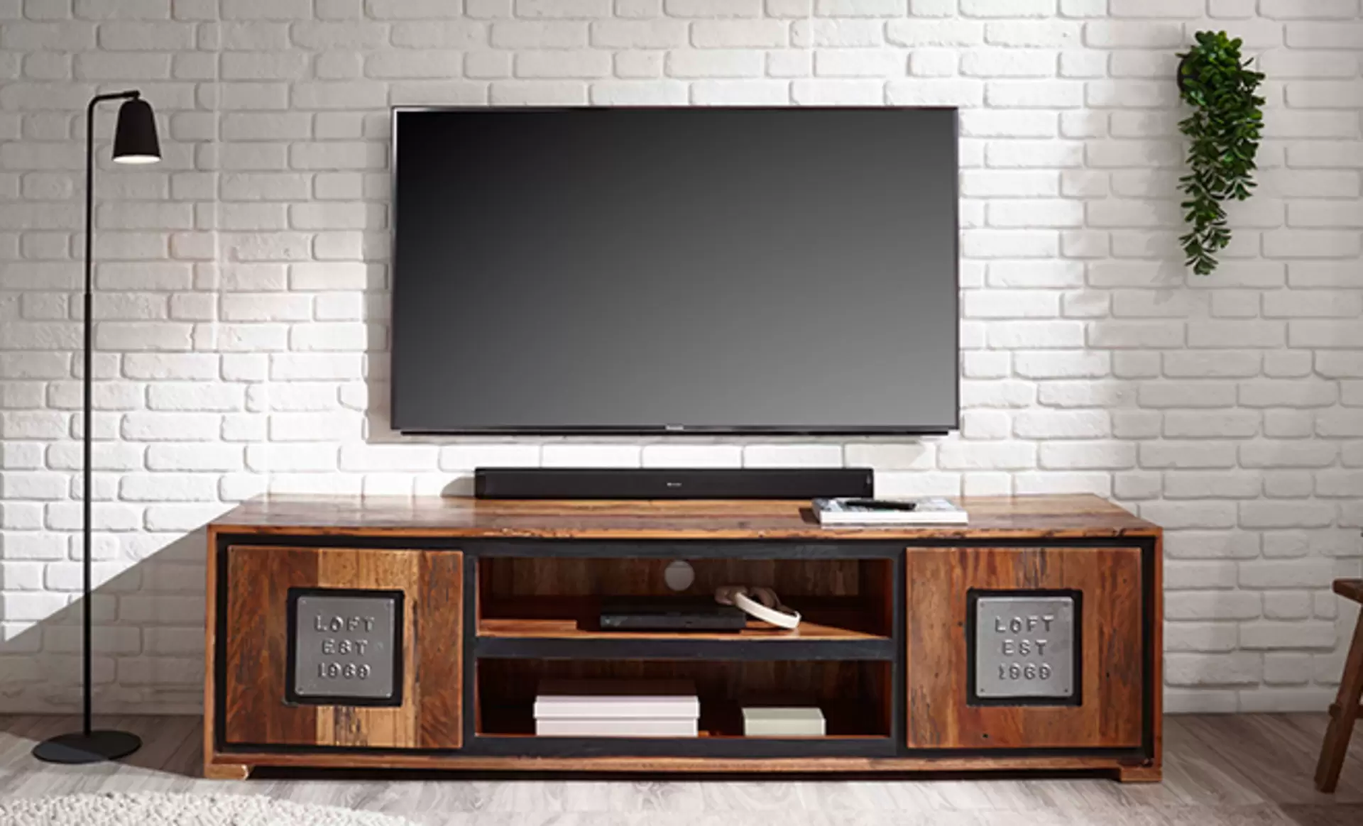 TV Board aus dunklem Holz von GK Möbel