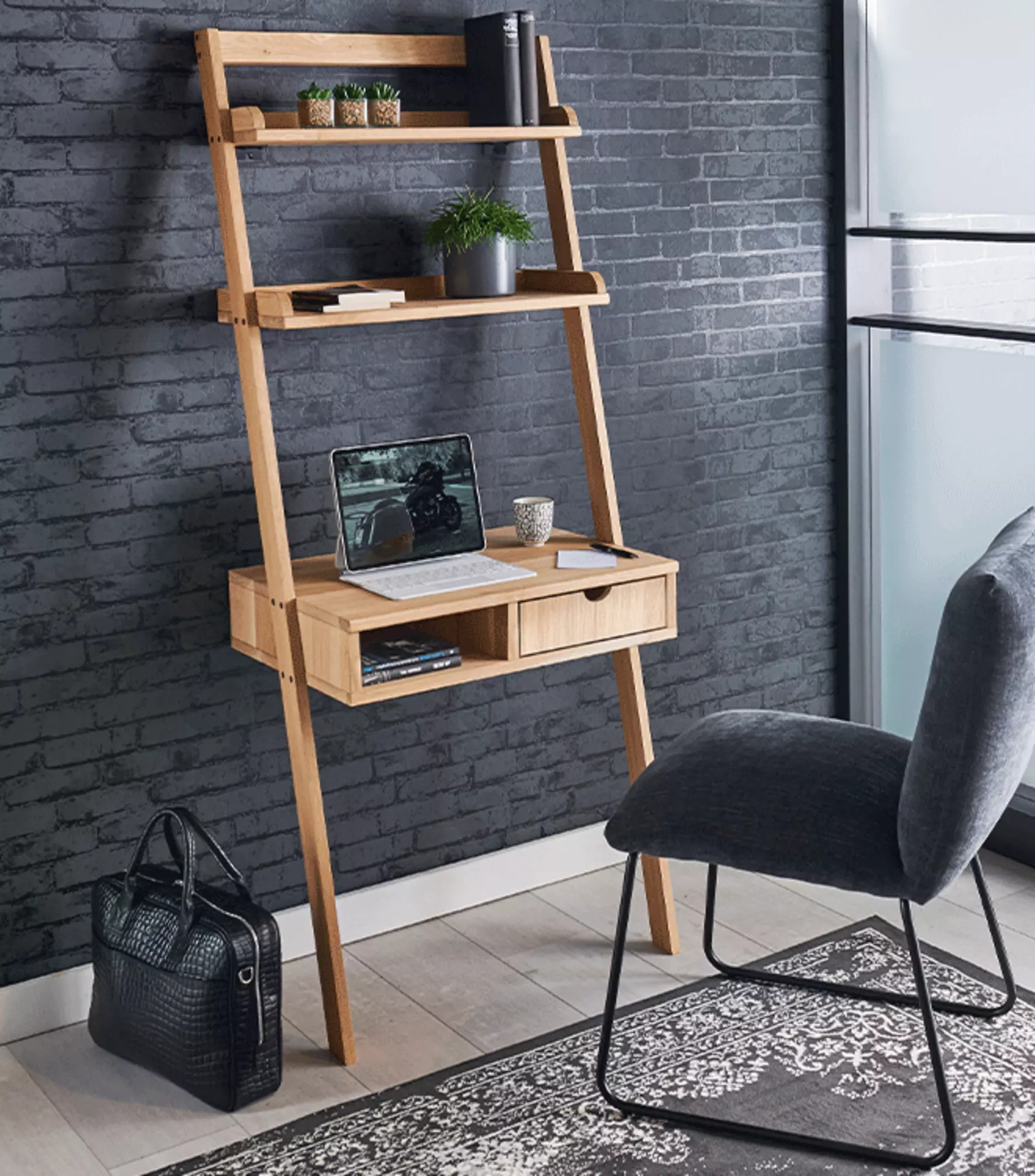 Minimalistischer Arbeitsplatz Zuhause