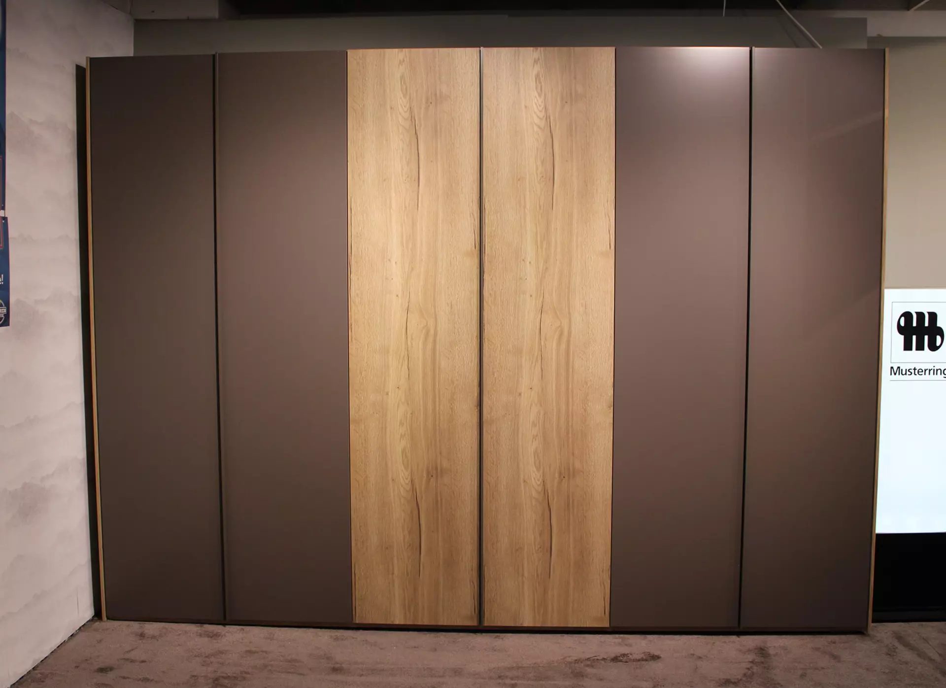 Schrank in der Farbe Lack braun von Musterring