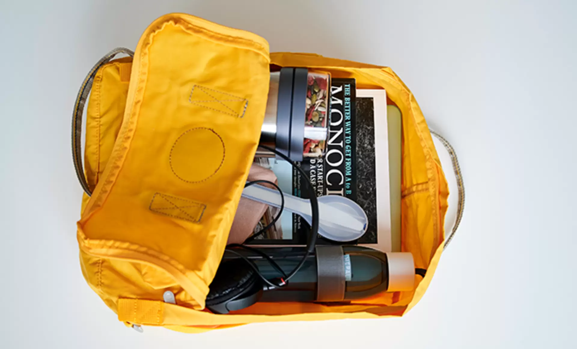 Mepal Thermo-Utensilien in einem praktischen gelben Rucksack gepackt für einen Snack unterwegs