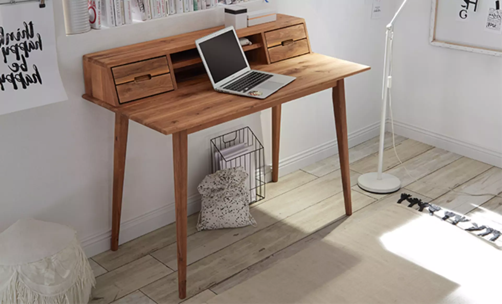 Schlanker Massivholztisch Melbourne von MCA furniture aus schönem Kirschbaum