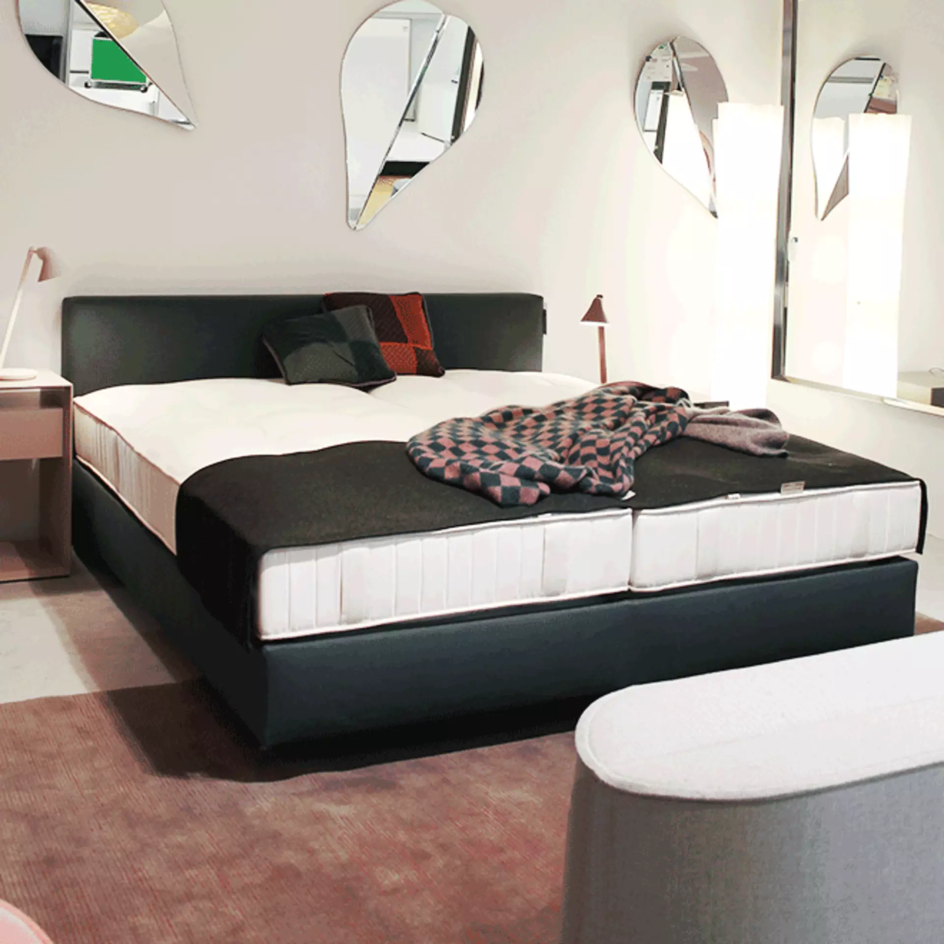 Das Purebeds Cube mit Zwei-Matratzen-System von Schramm im 2. OG bei interni by inhofer